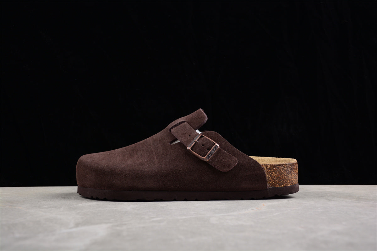 BirkenstockUnisex Boston Clogs - Brown