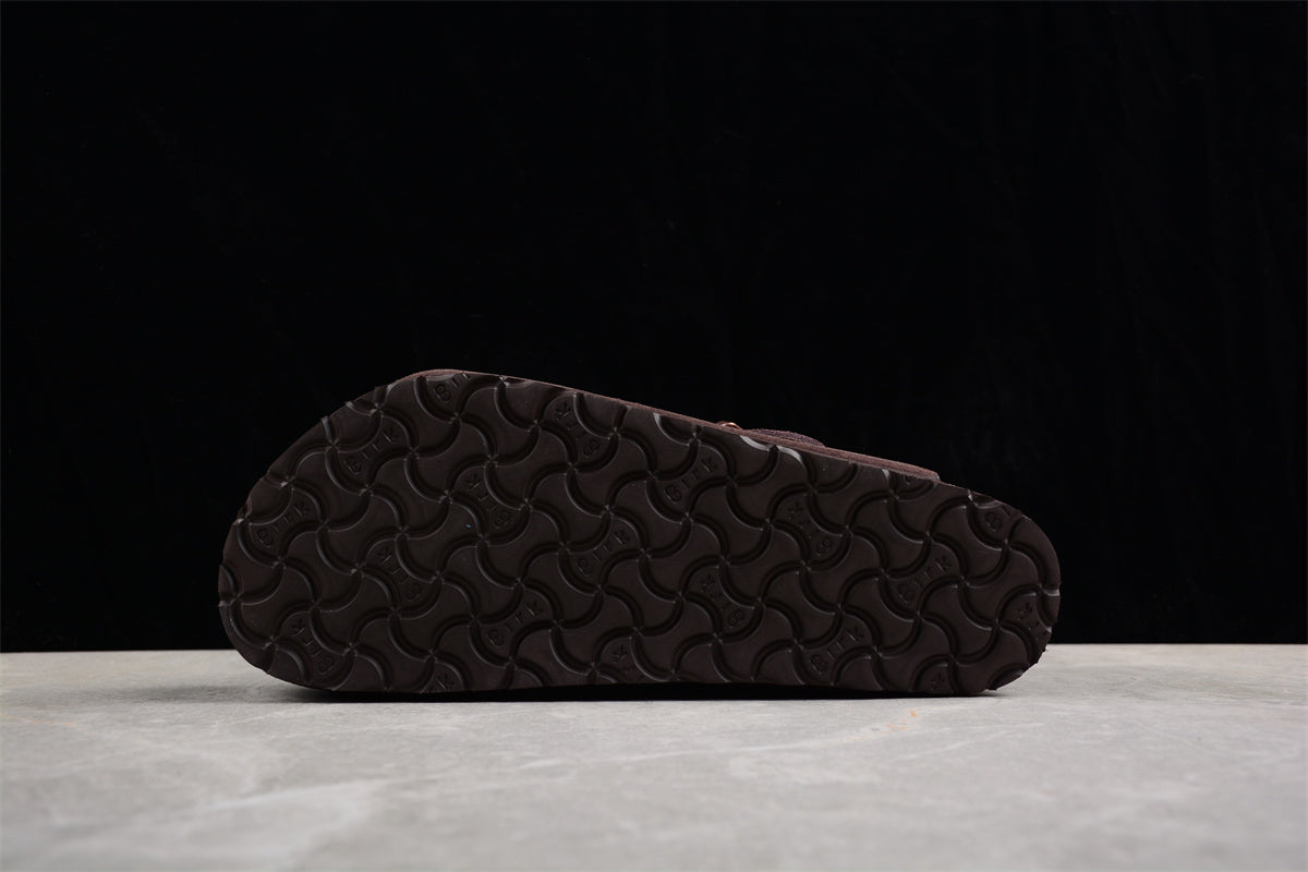 BirkenstockUnisex Boston Clogs - Brown