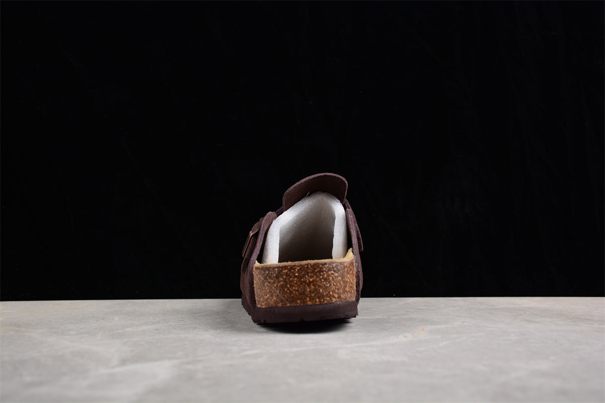 BirkenstockUnisex Boston Clogs - Brown