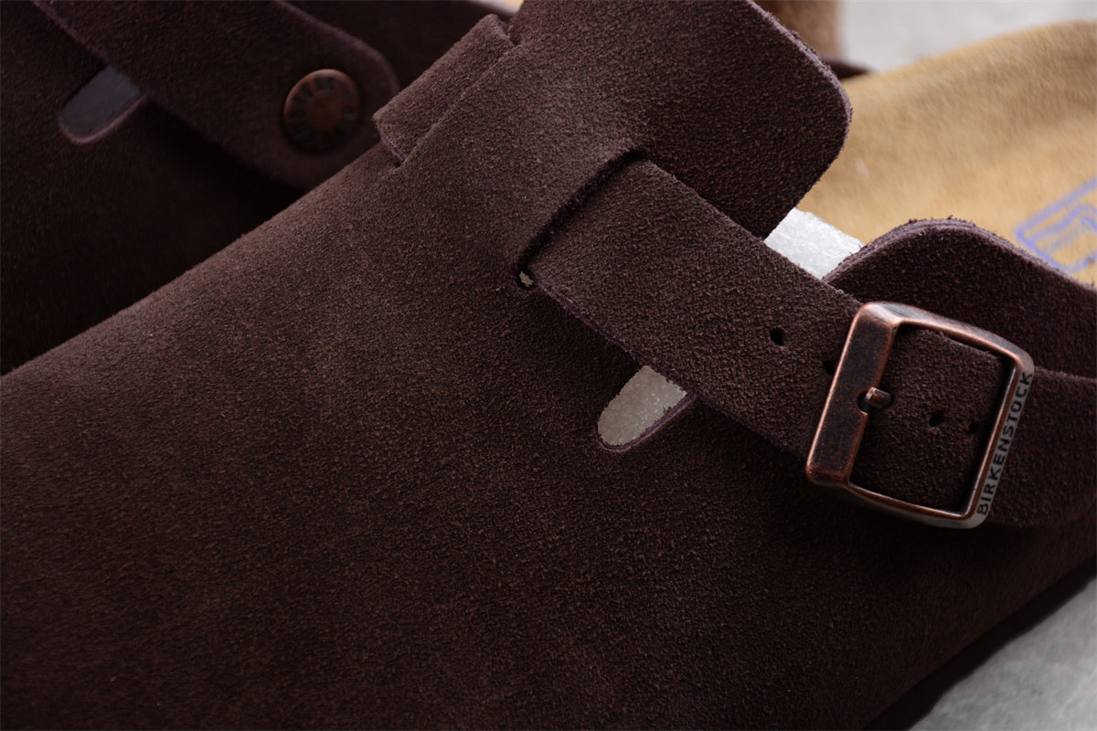 BirkenstockUnisex Boston Clogs - Brown