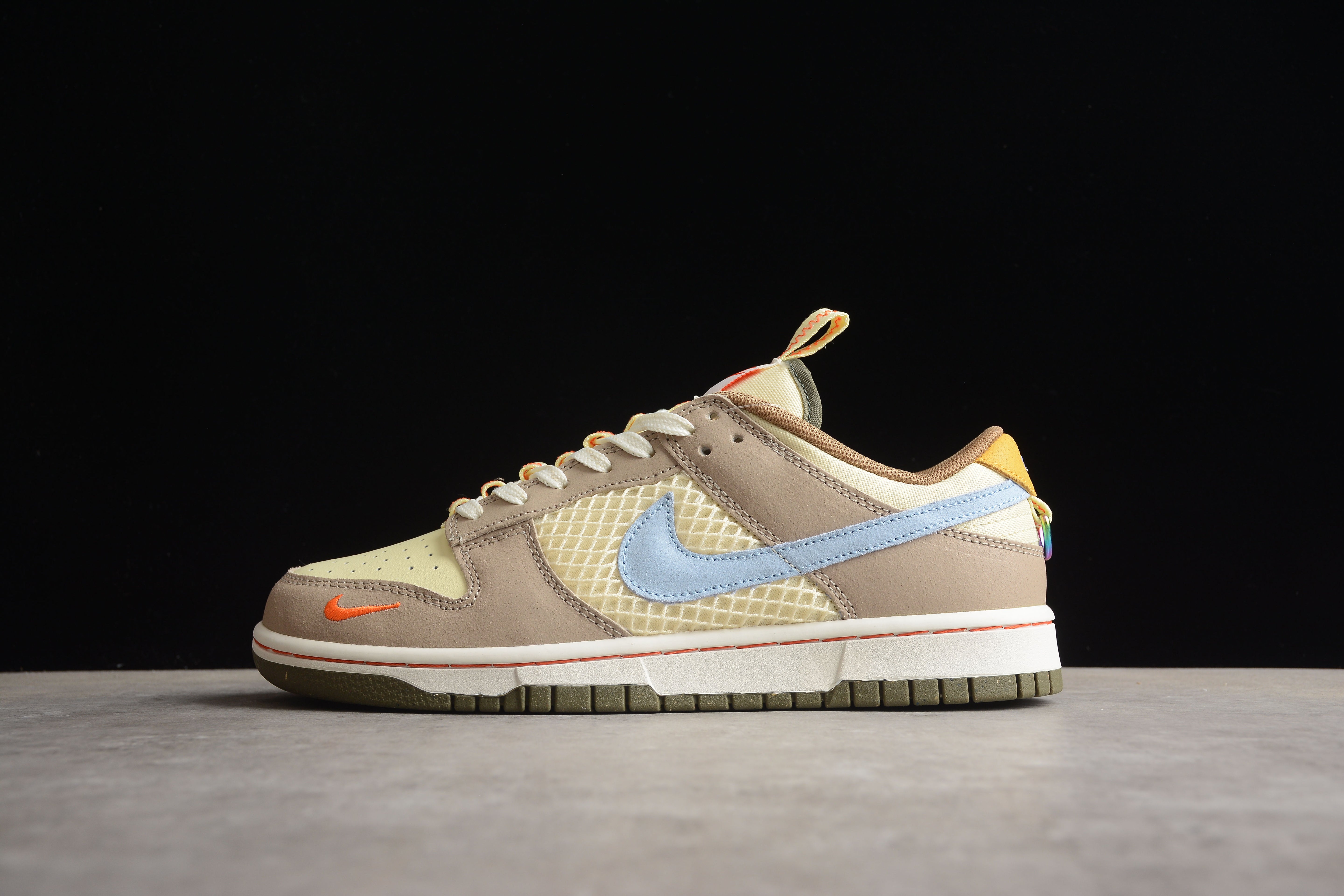 NikeMens Dunk Low Retro - Cartoon