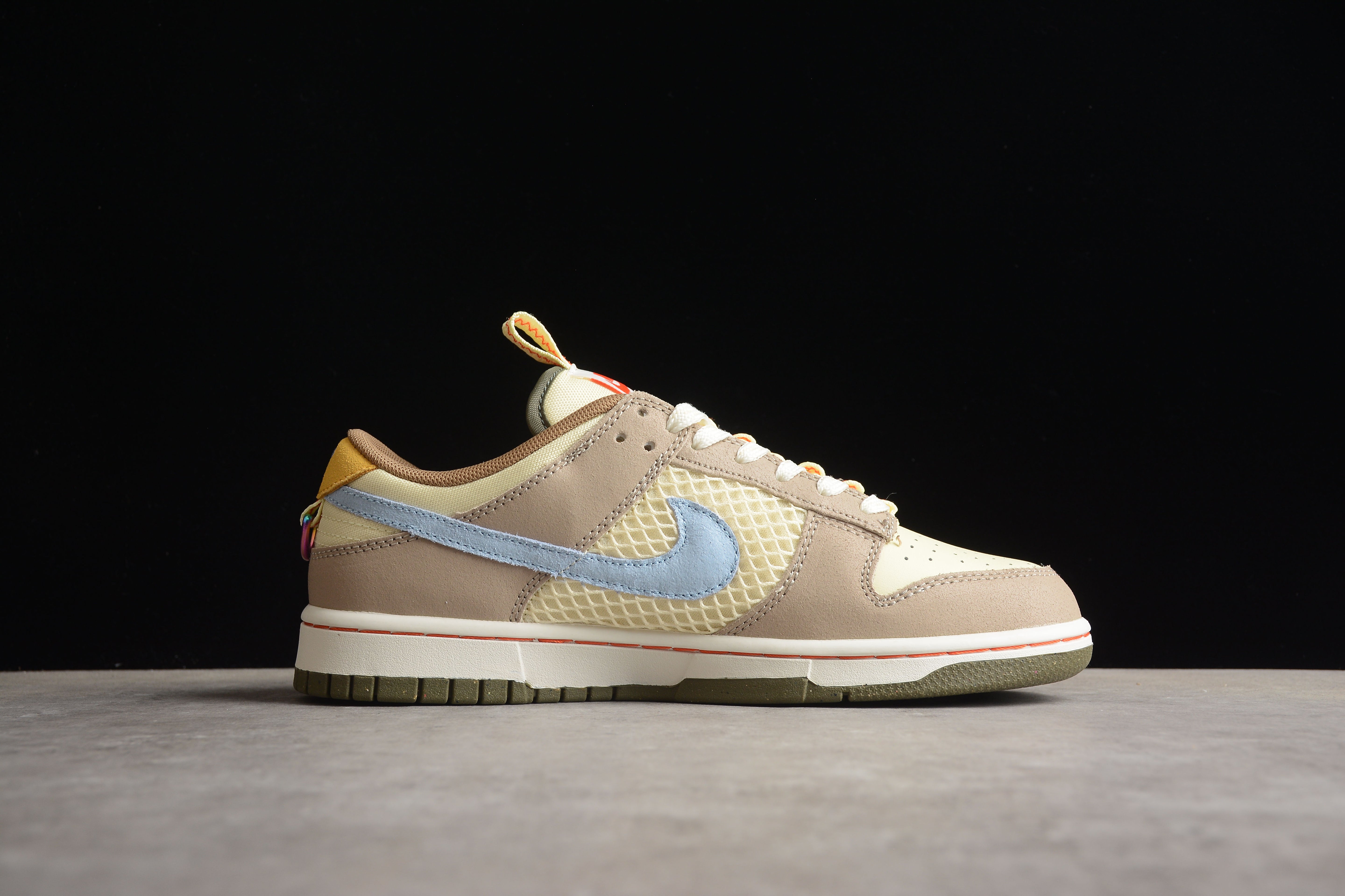 NikeMens Dunk Low Retro - Cartoon