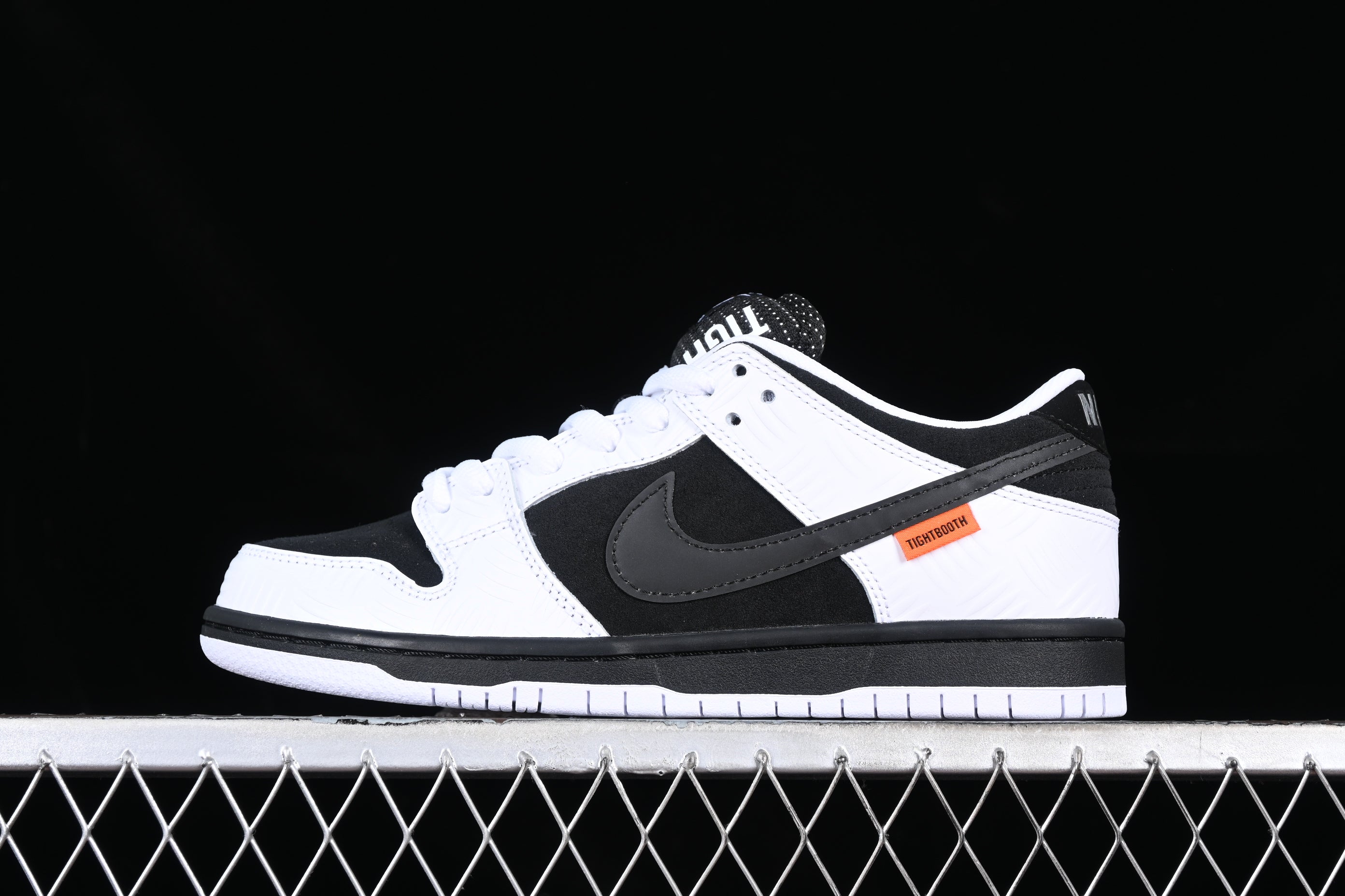 NikeSB Dunk Low - TIGHTBOOTH
