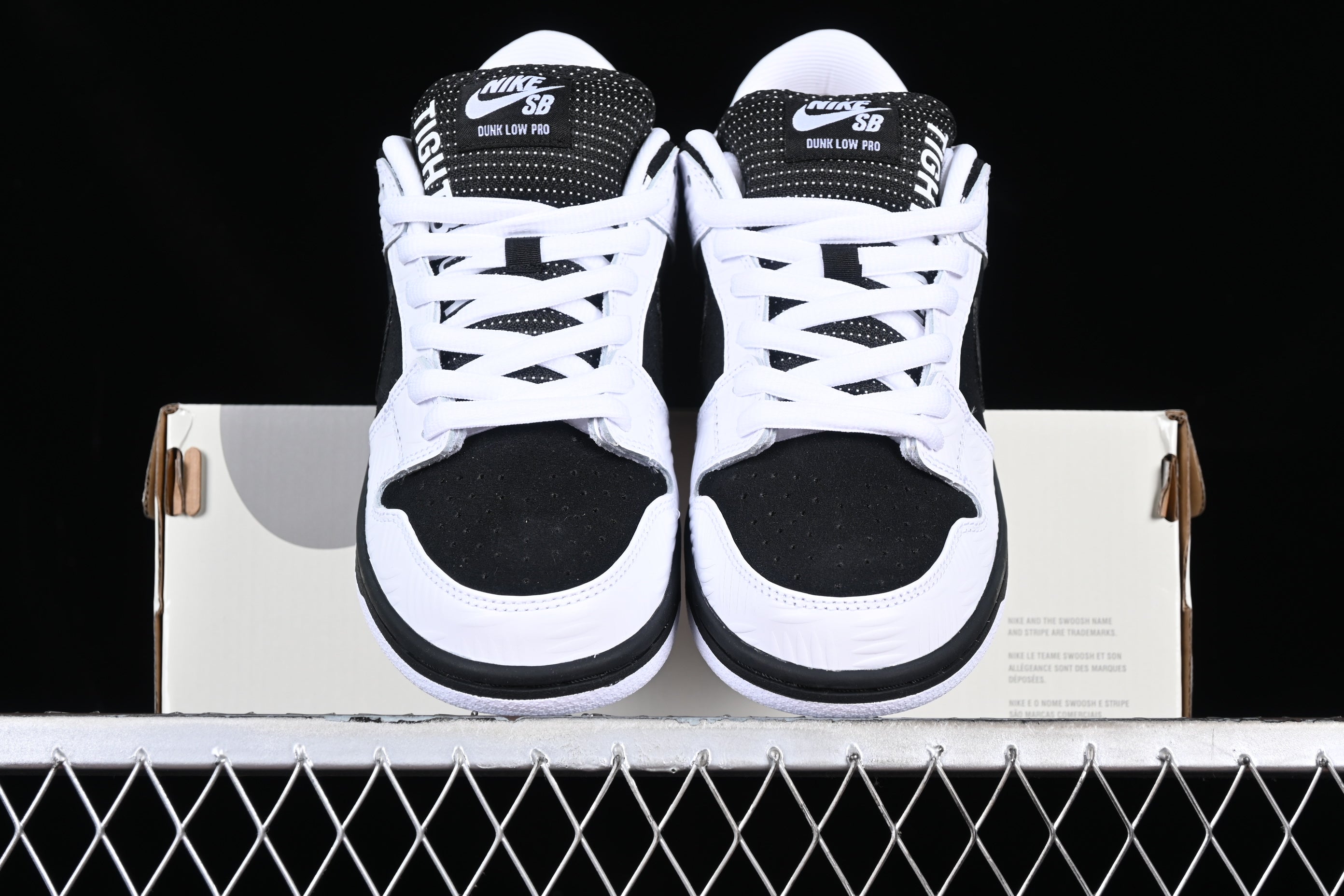 NikeSB Dunk Low - TIGHTBOOTH