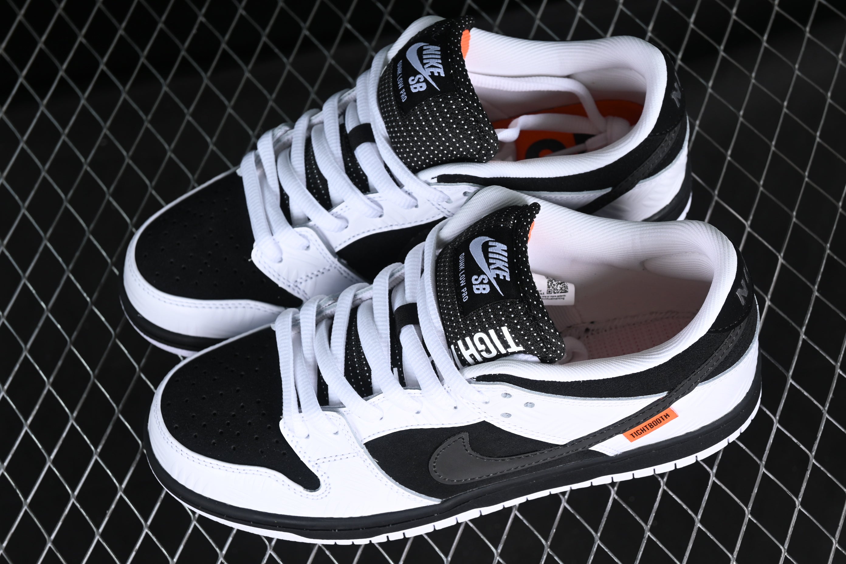 NikeSB Dunk Low - TIGHTBOOTH