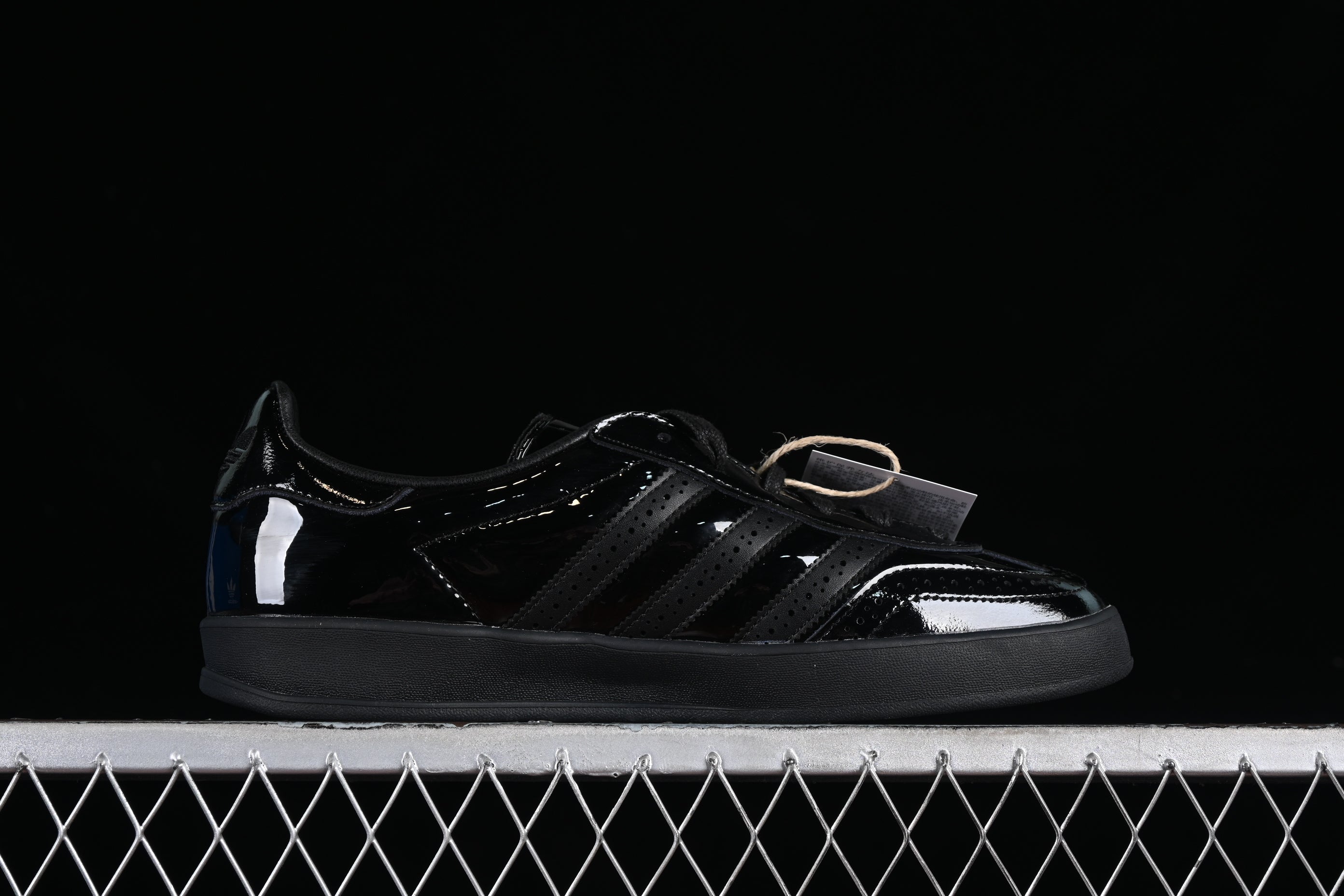 adidasMens Gazelle - Indoor Black