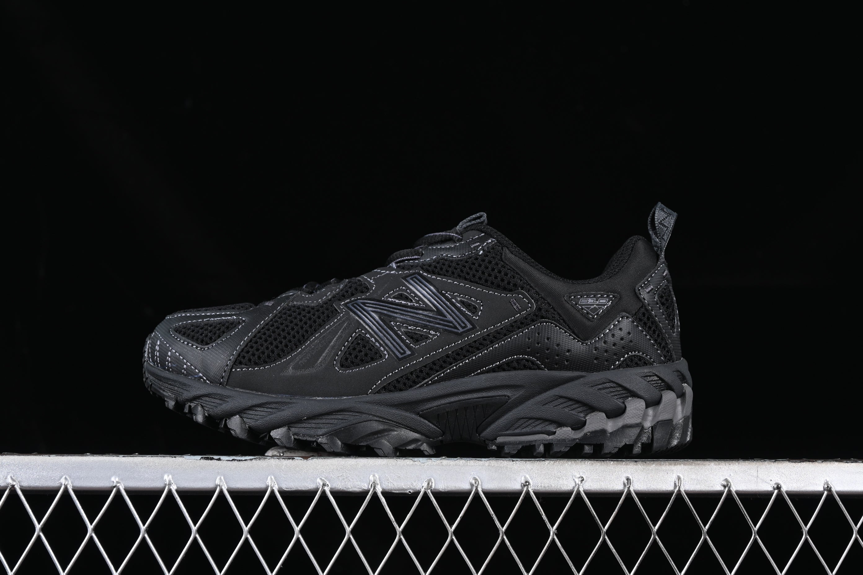 New Balance 610T - Black