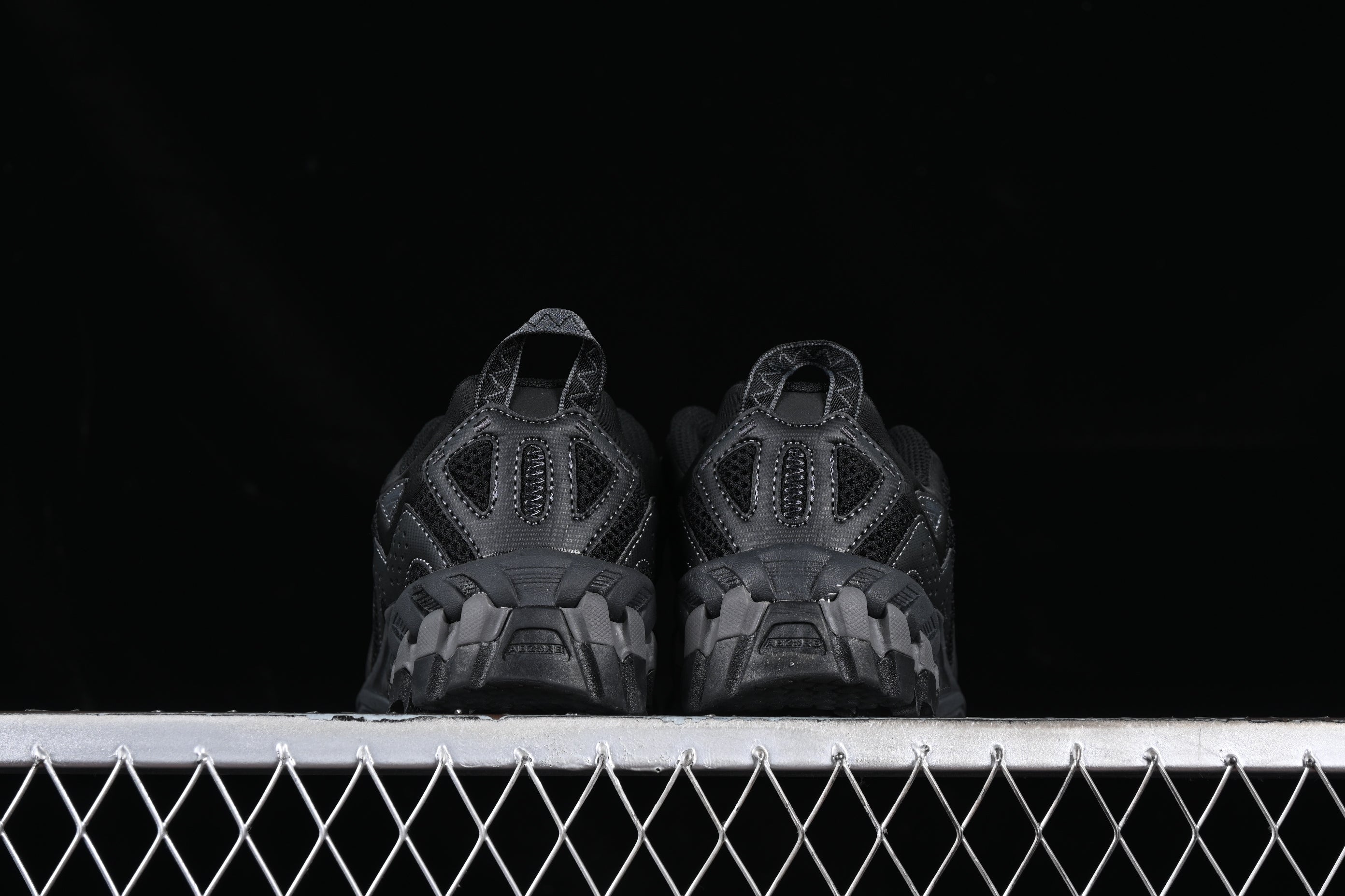 New Balance 610T - Black