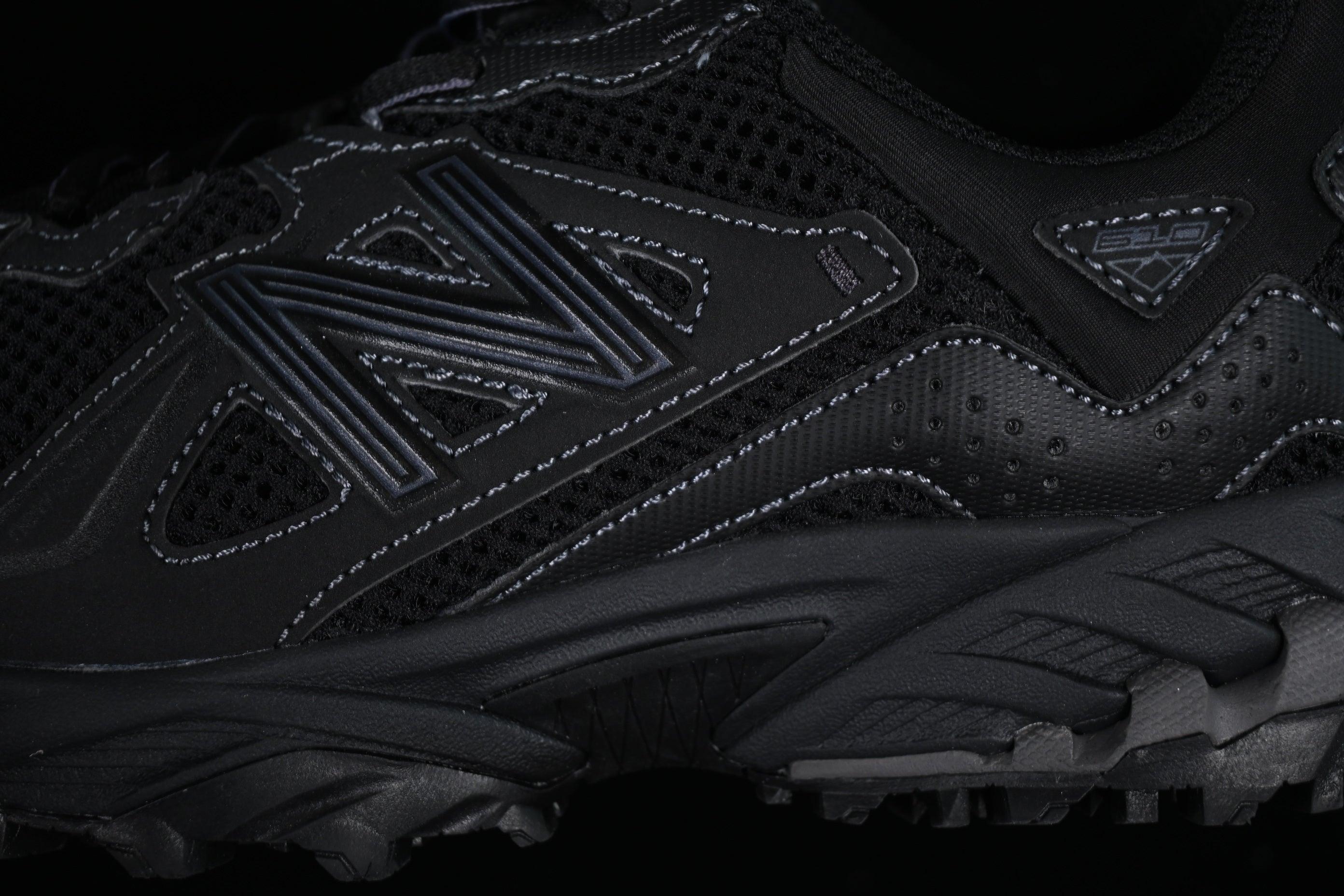 New Balance 610T - Black