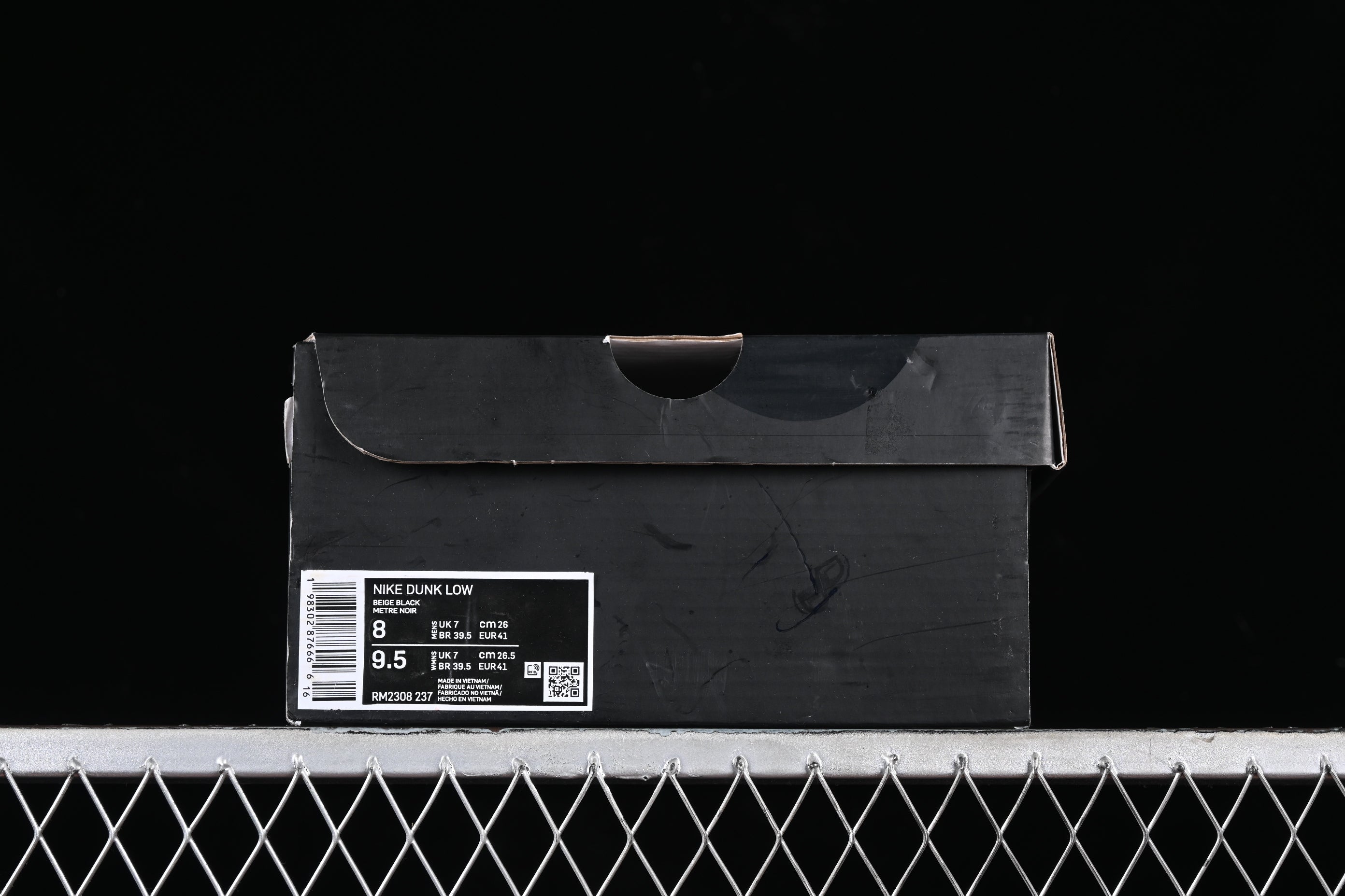 Supreme x NikeUnisex SB Dunk Low - White/Black