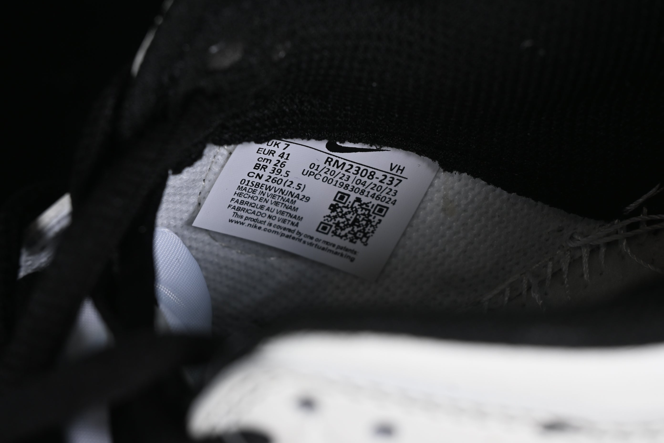 Supreme x NikeUnisex SB Dunk Low - White/Black