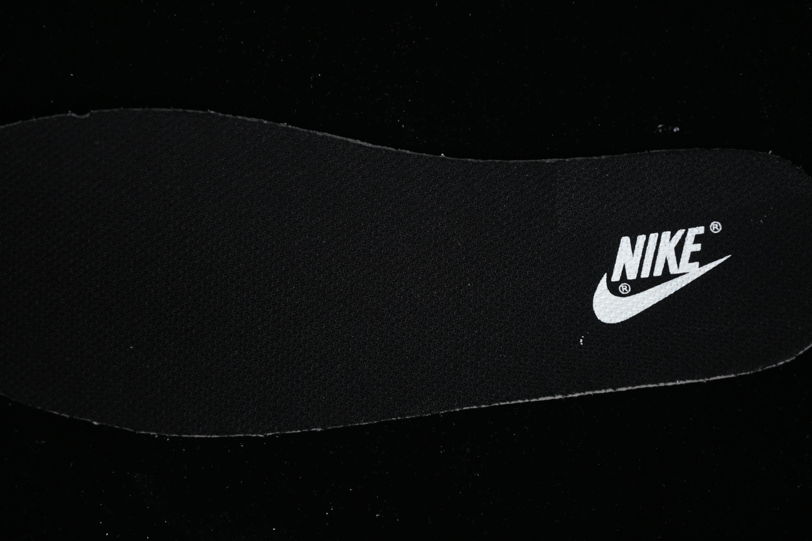 Supreme x NikeUnisex SB Dunk Low - White/Black