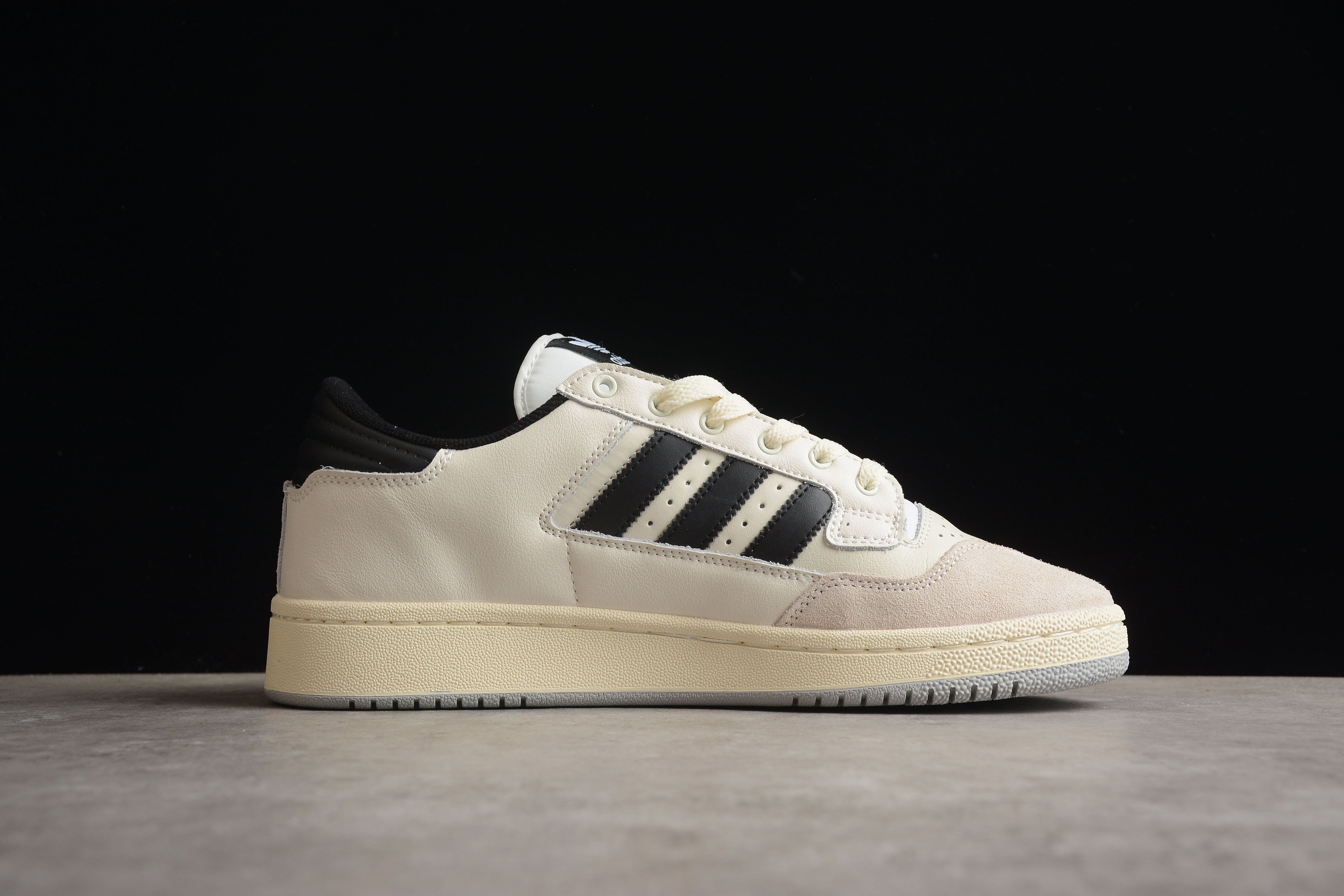 adidasMens Continental 85 Low - White