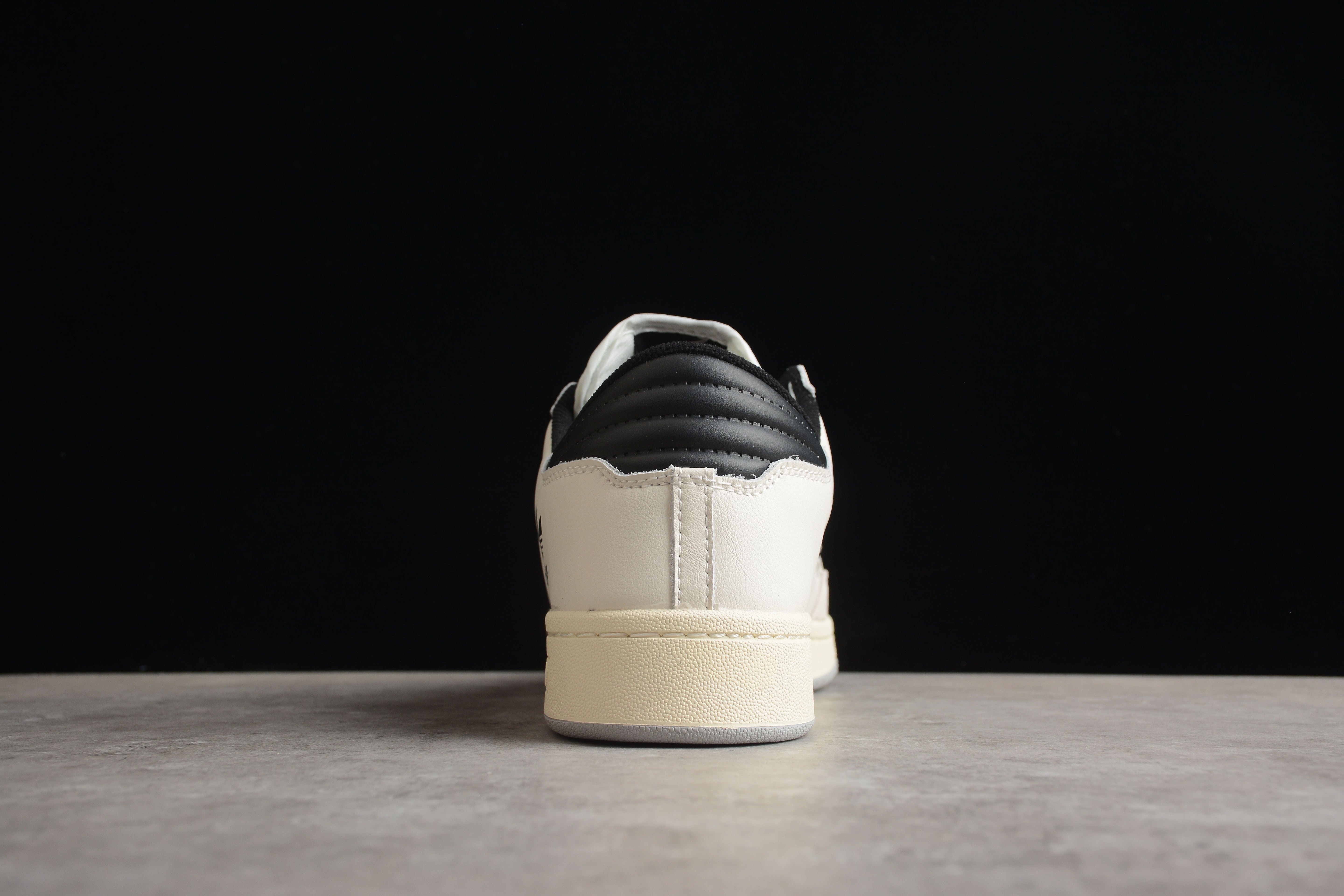 adidasMens Continental 85 Low - White