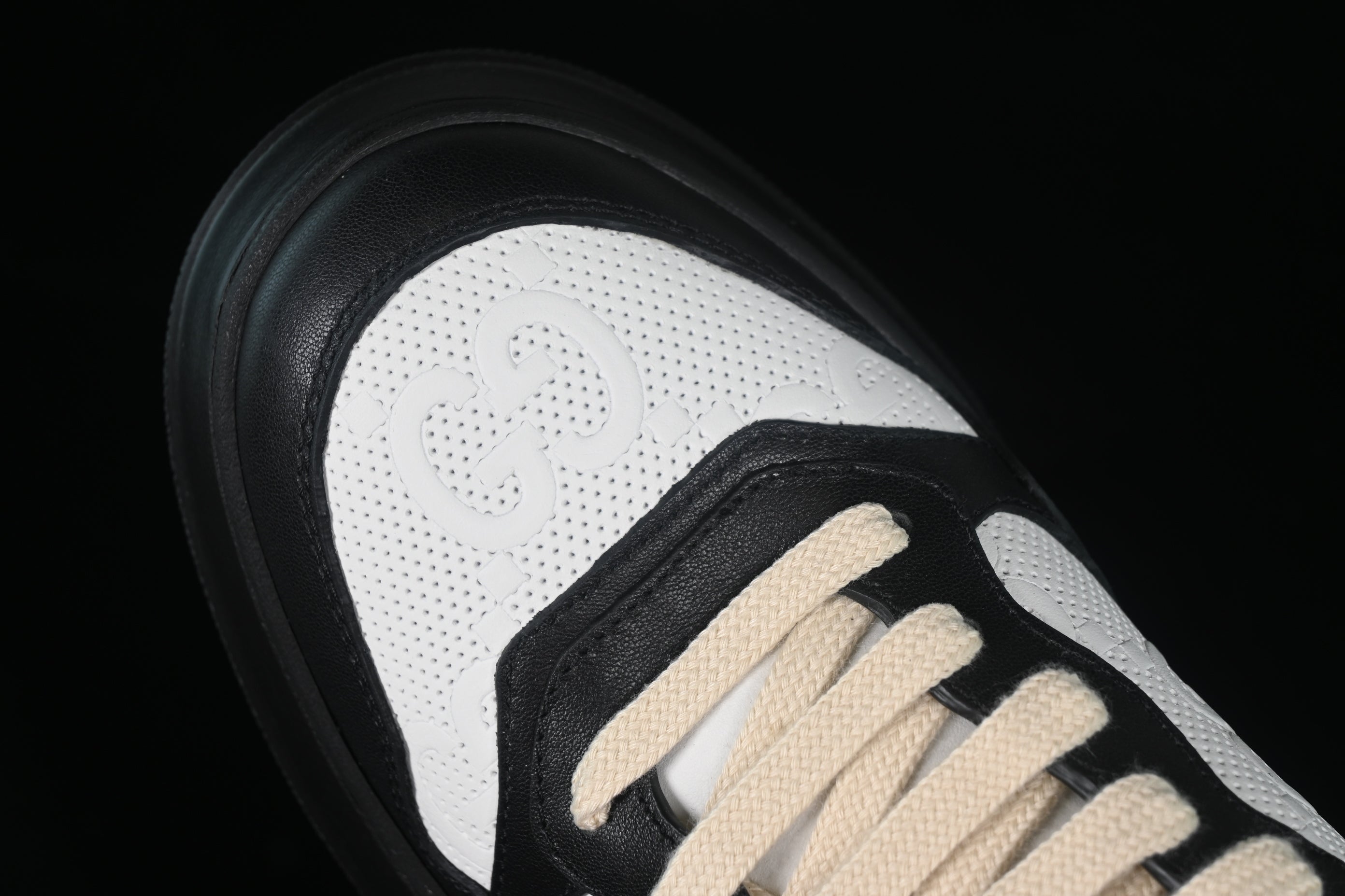 GucciUnisex GG Embossed - Black