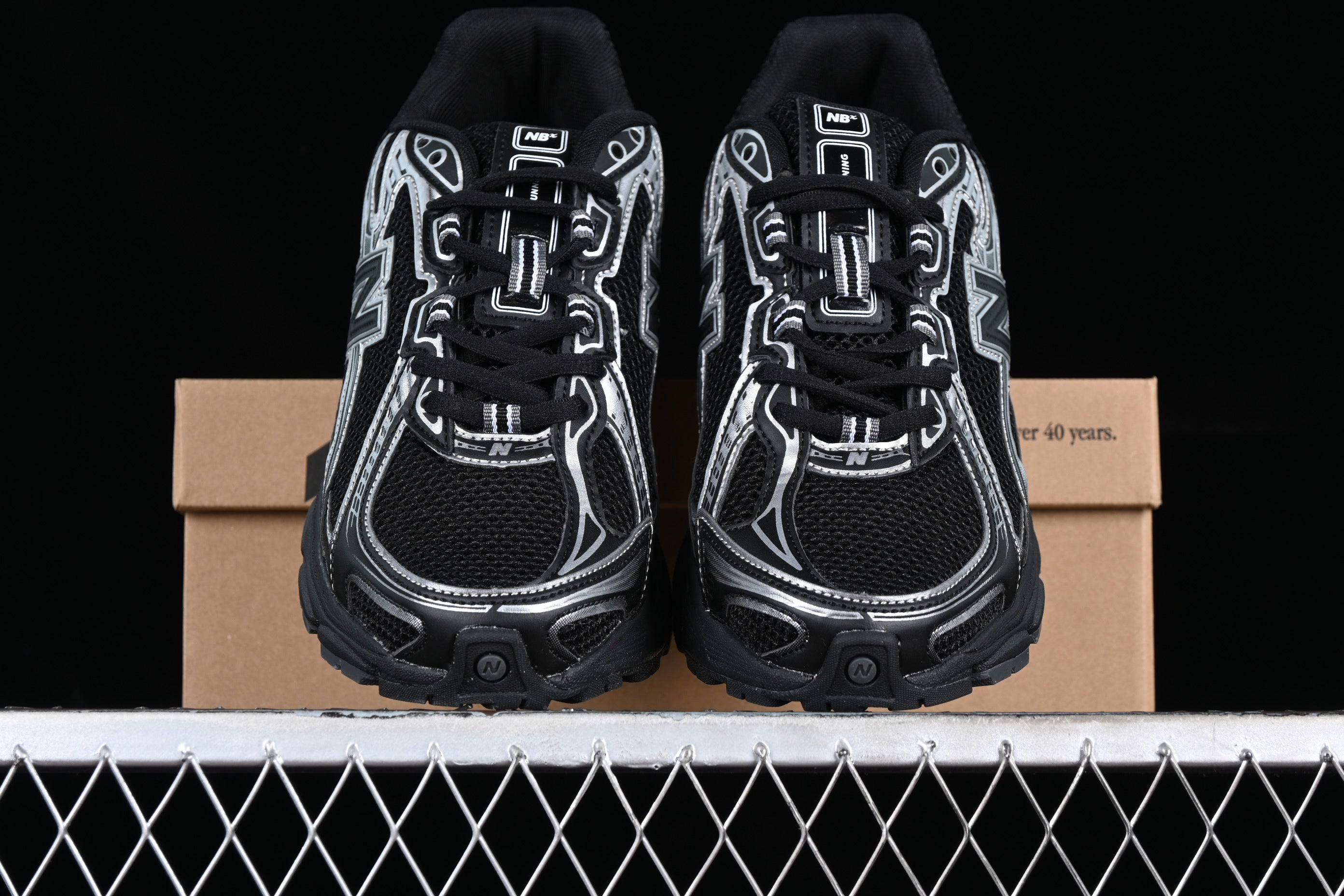New Balance 740 - Black/Silver