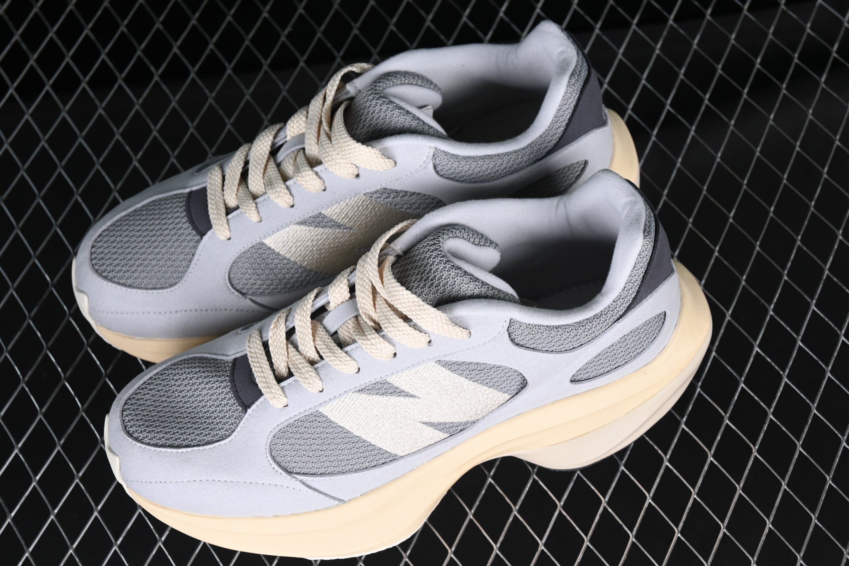 New Balance Warped - White