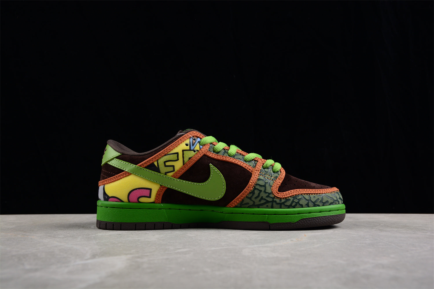 NikeMens SB Dunk Low - De La Soul