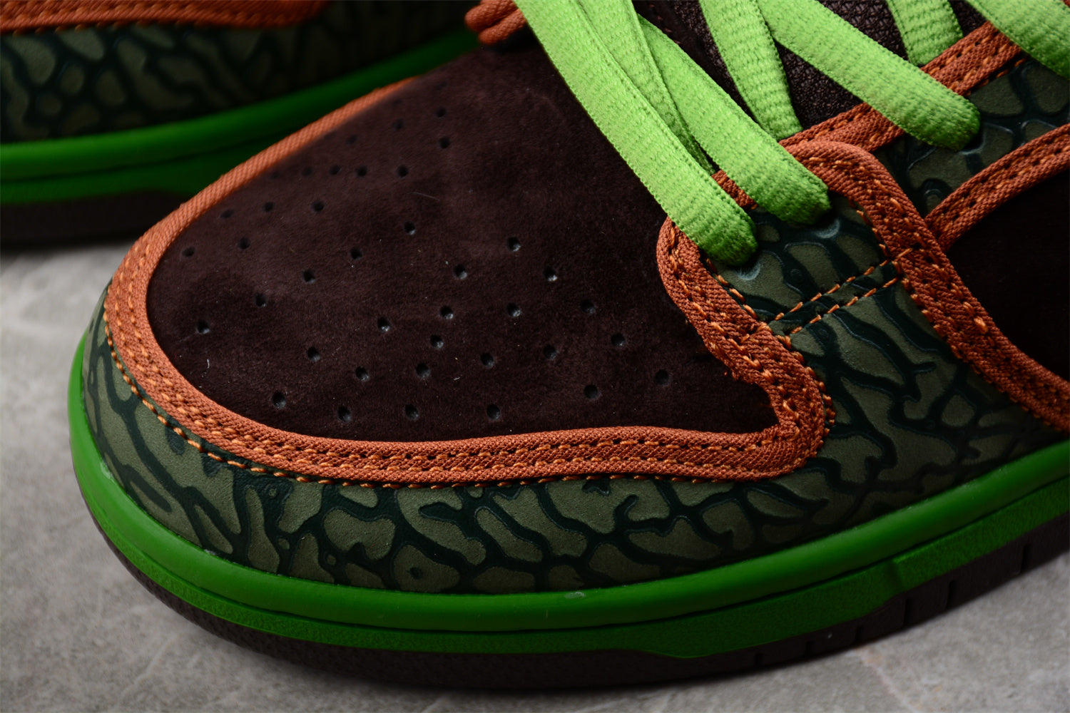 NikeMens SB Dunk Low - De La Soul