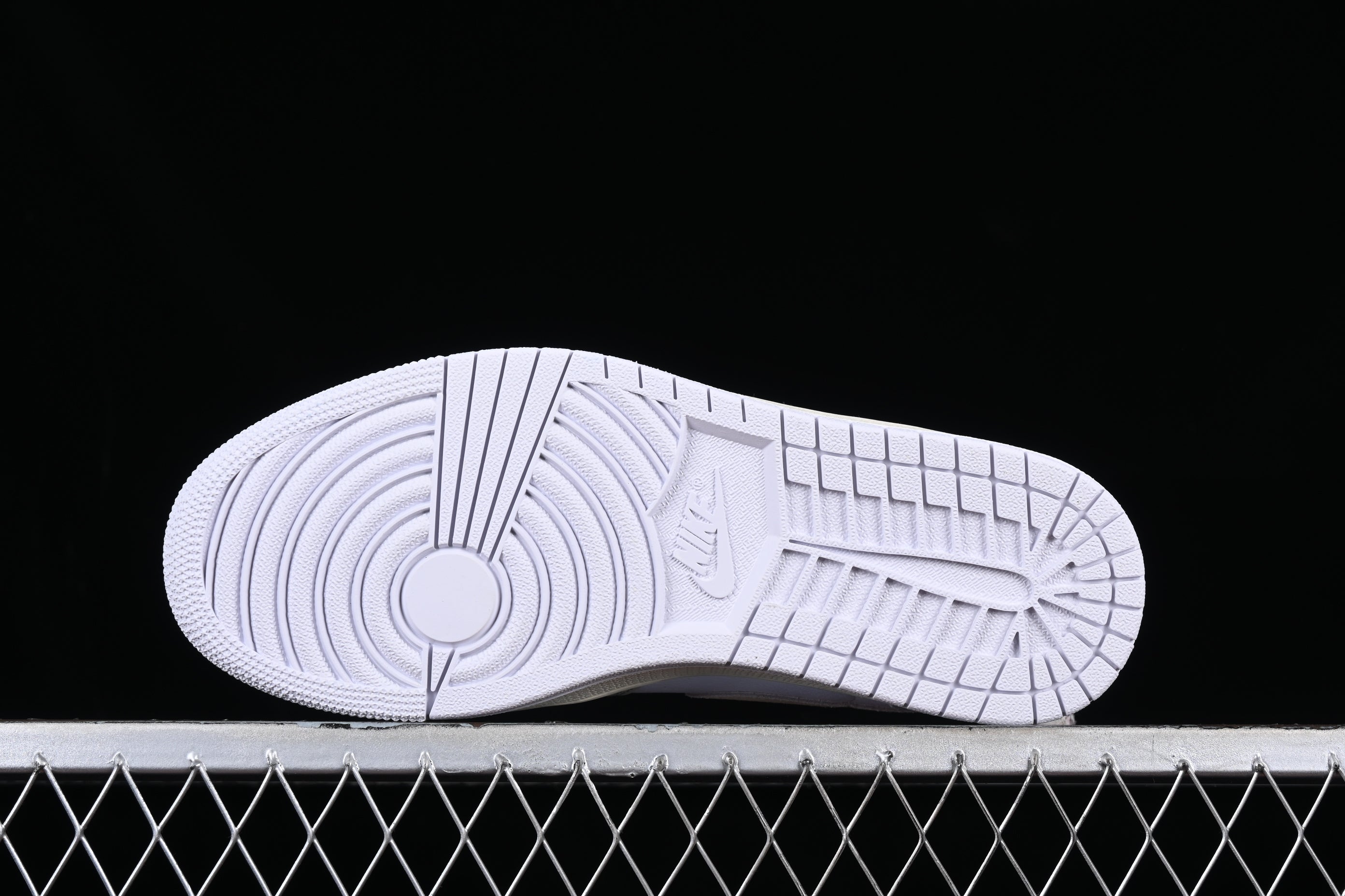 Air Jordan 1 Low Craft Inside - Out Tech Grey