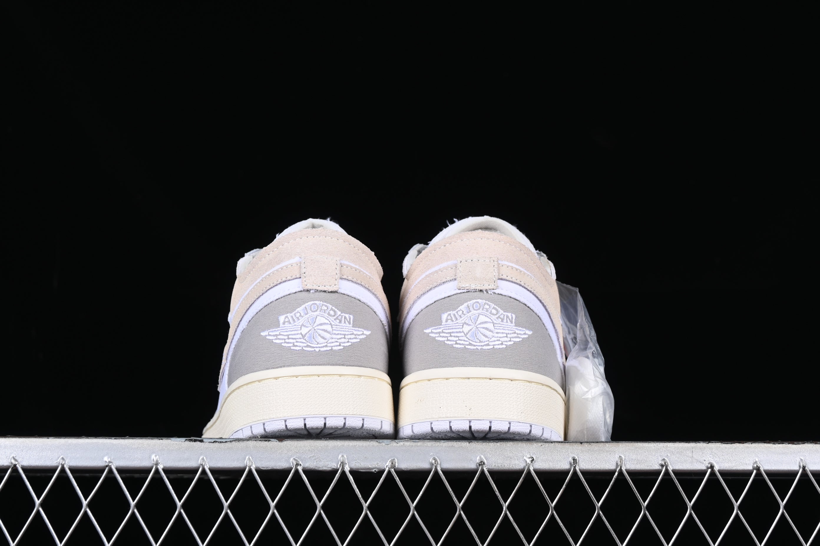 Air Jordan 1 Low Craft Inside - Out Tech Grey