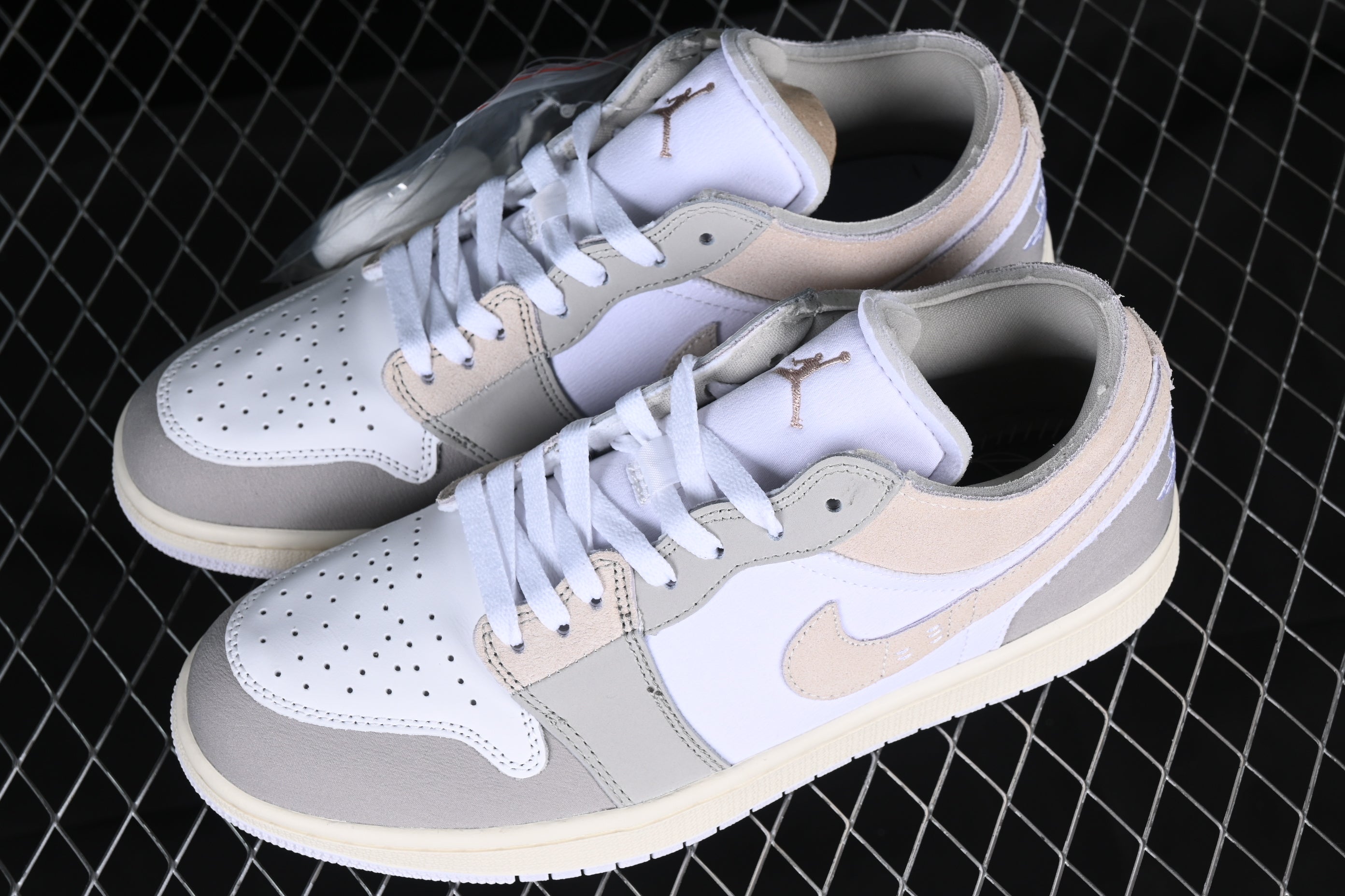 Air Jordan 1 Low Craft Inside - Out Tech Grey