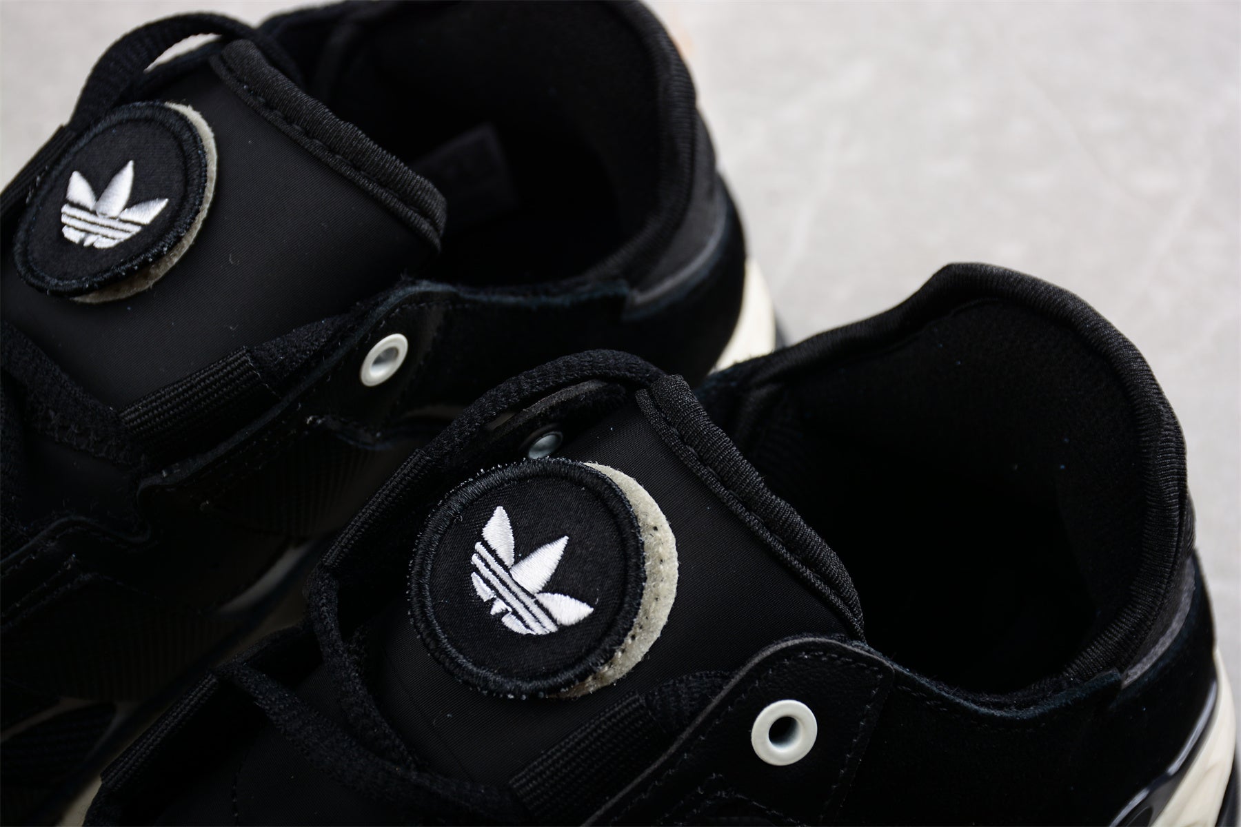 adidasMens Niteball - Black