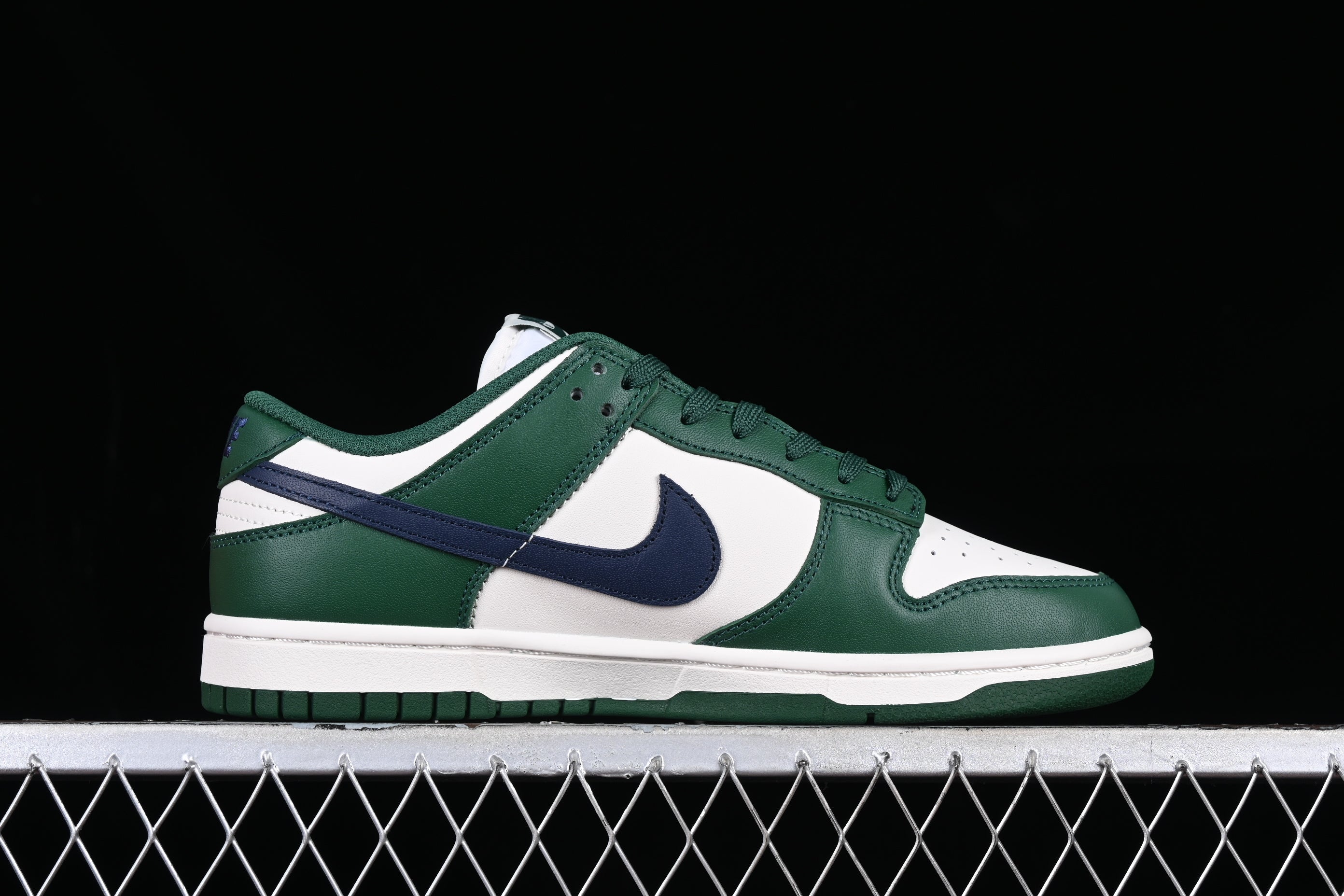 NikeSB Dunk Low - Gorge Green