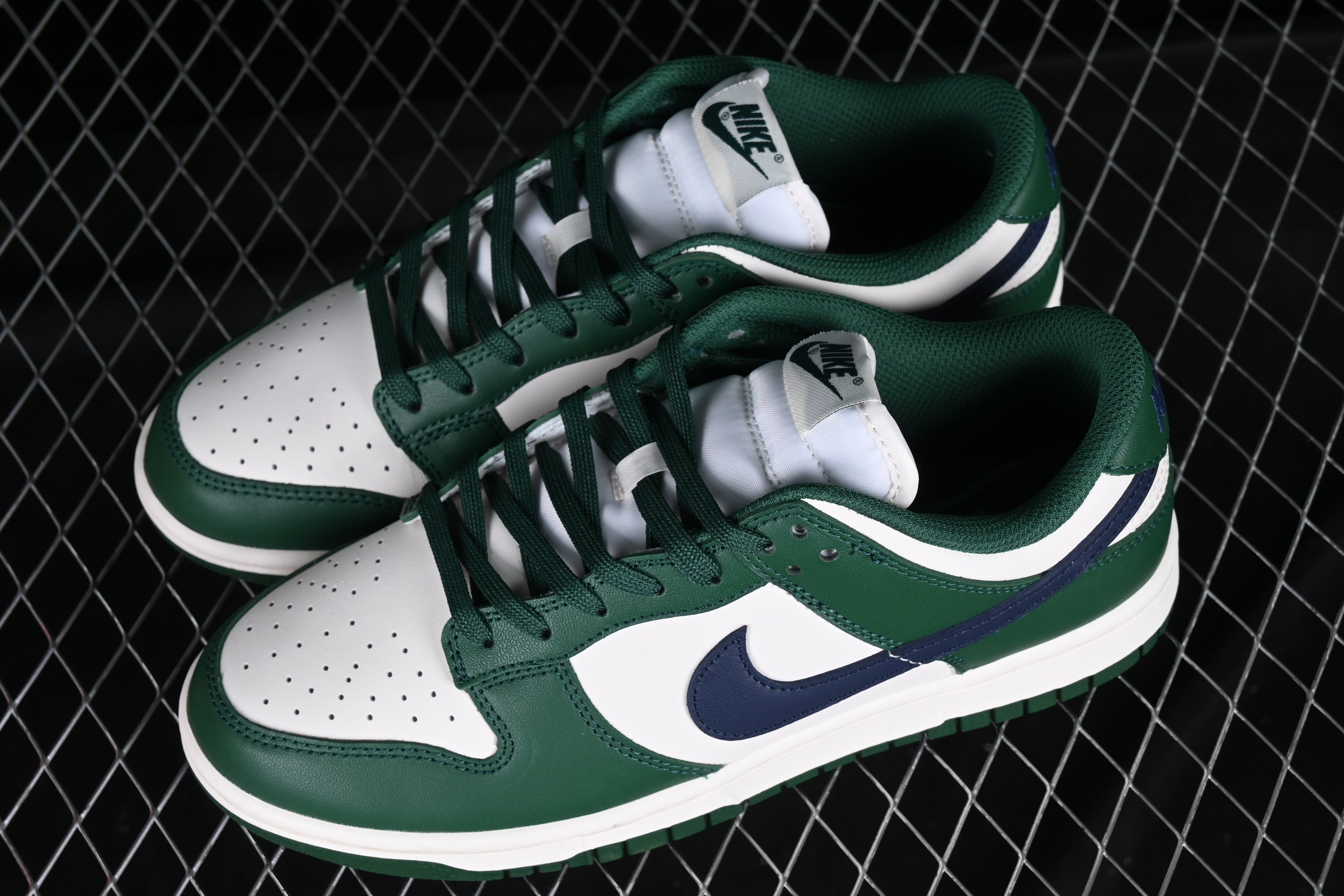 NikeSB Dunk Low - Gorge Green