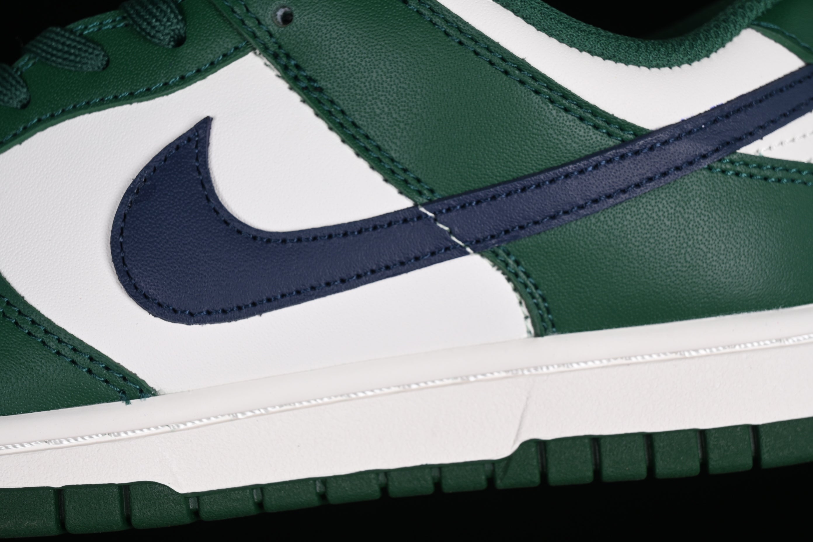 NikeSB Dunk Low - Gorge Green