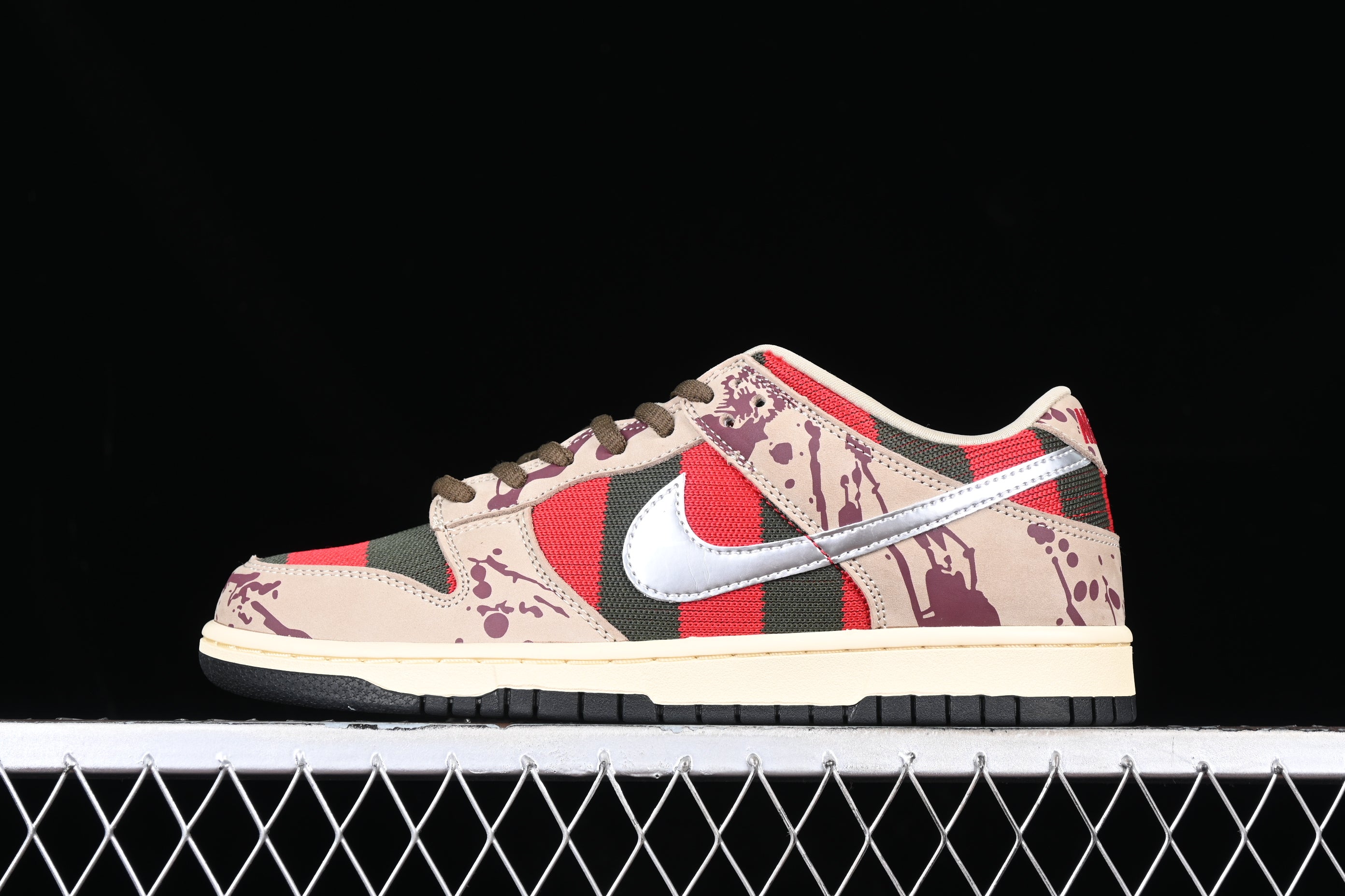 NikeMens SB Dunk Low - Freddy Krueger