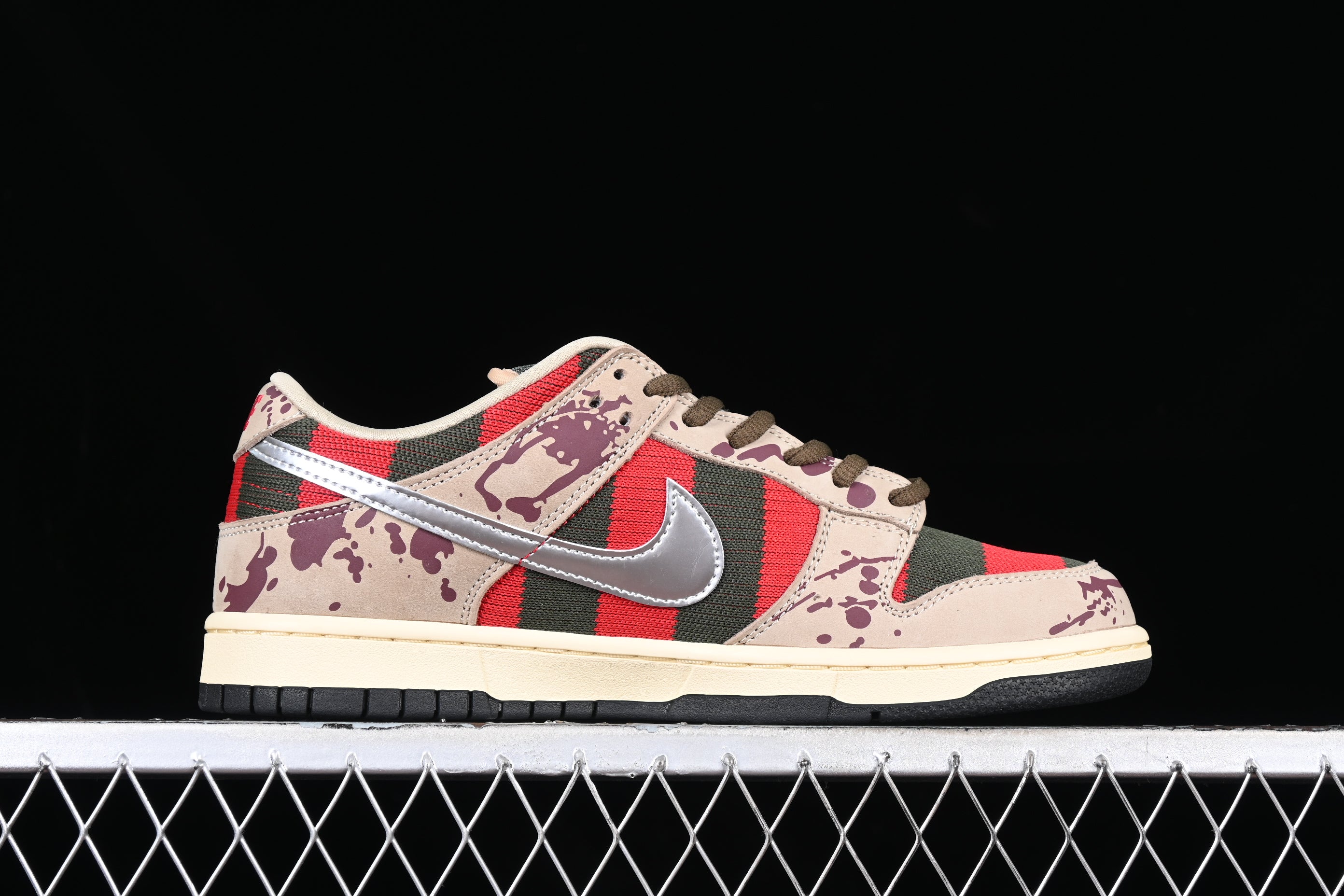 NikeMens SB Dunk Low - Freddy Krueger