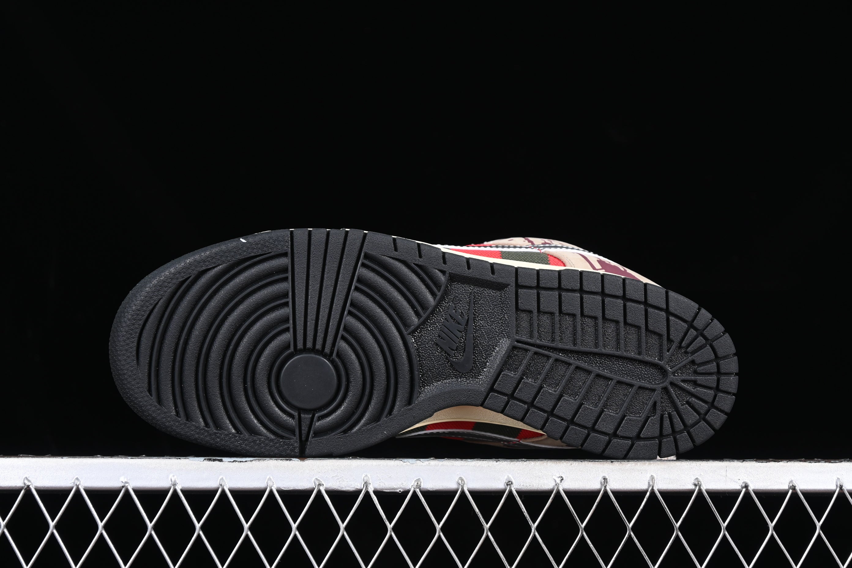 NikeMens SB Dunk Low - Freddy Krueger