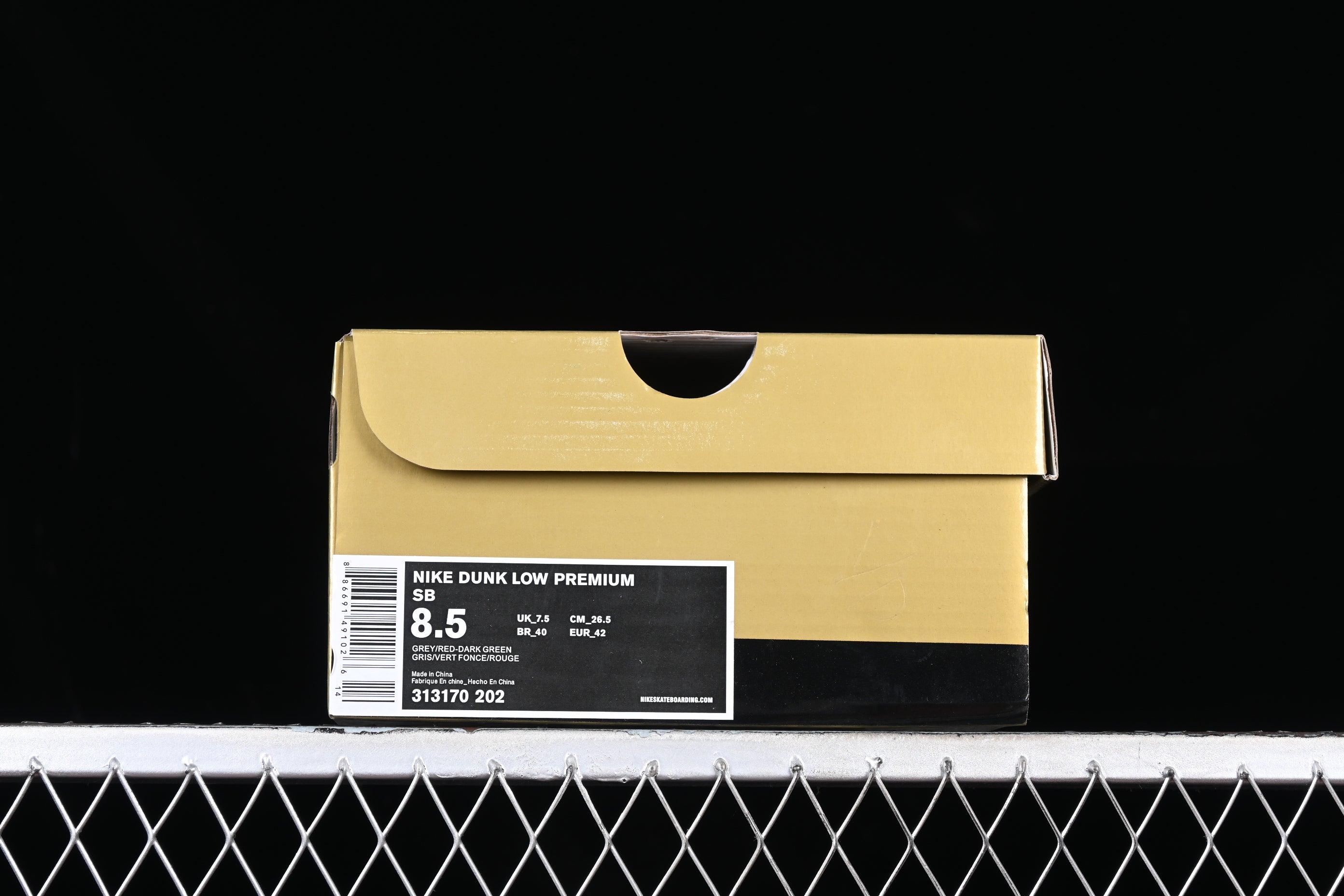 NikeMens SB Dunk Low - Freddy Krueger