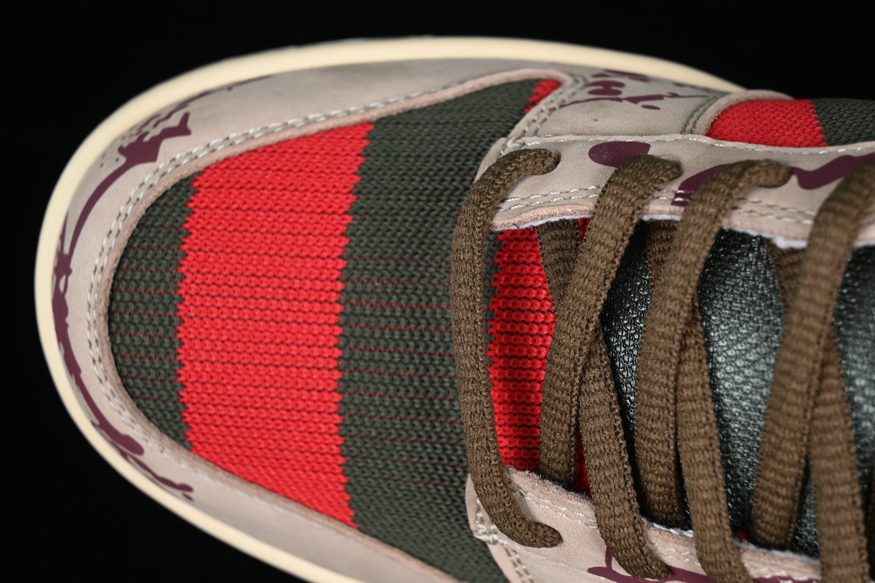 NikeMens SB Dunk Low - Freddy Krueger