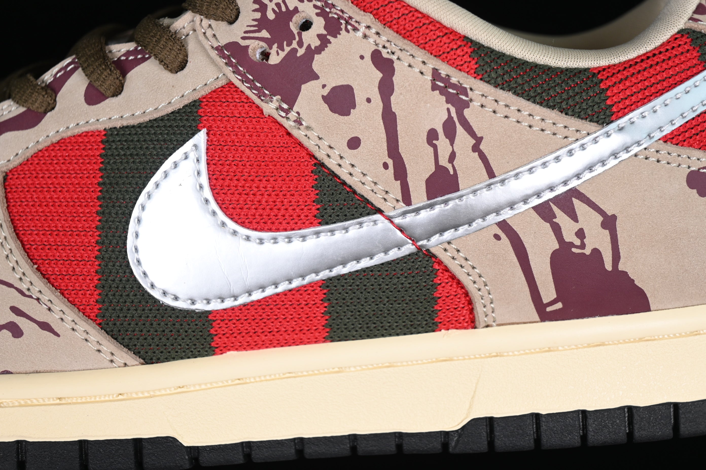 NikeMens SB Dunk Low - Freddy Krueger