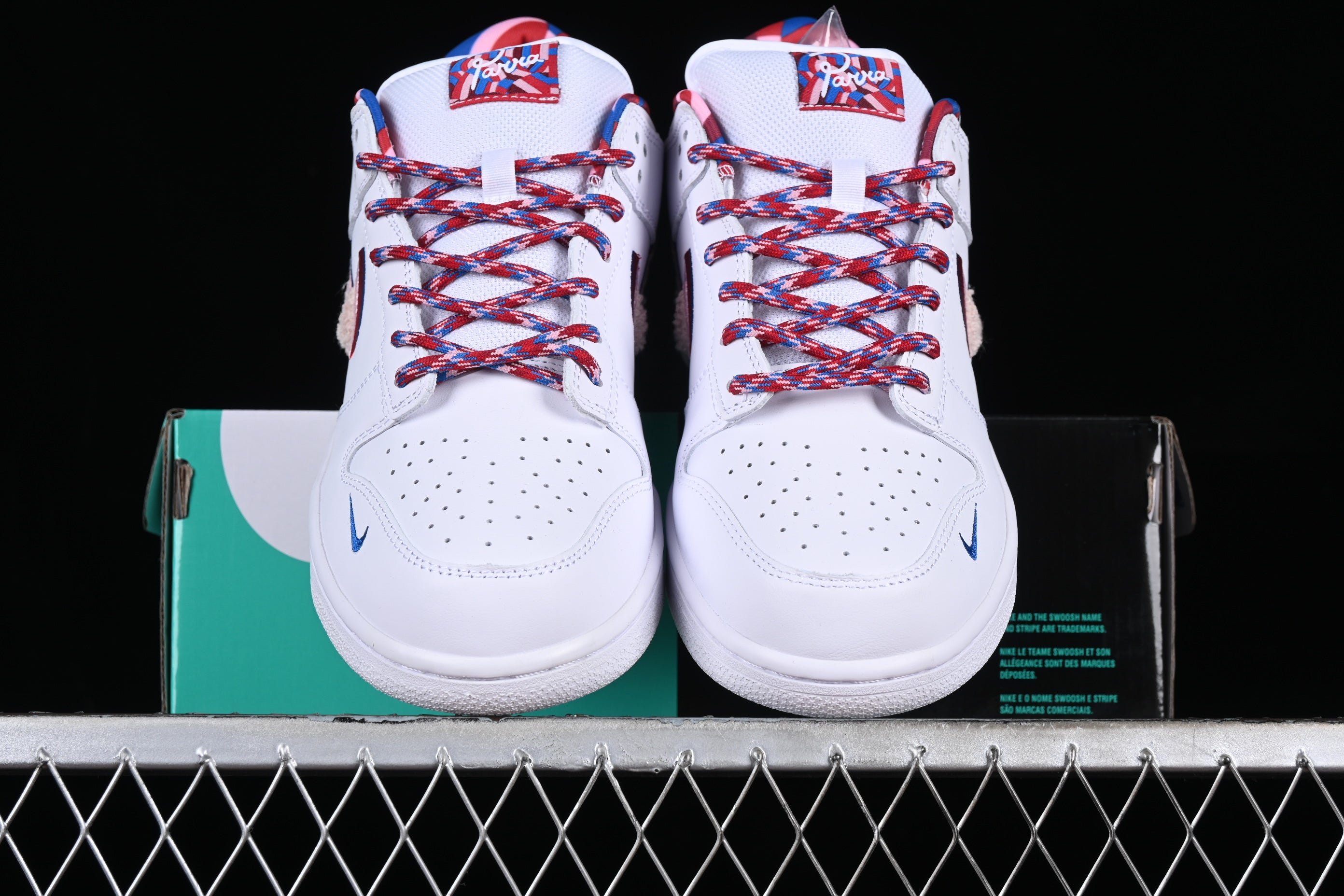 NikeSB Dunk Low Parra - White