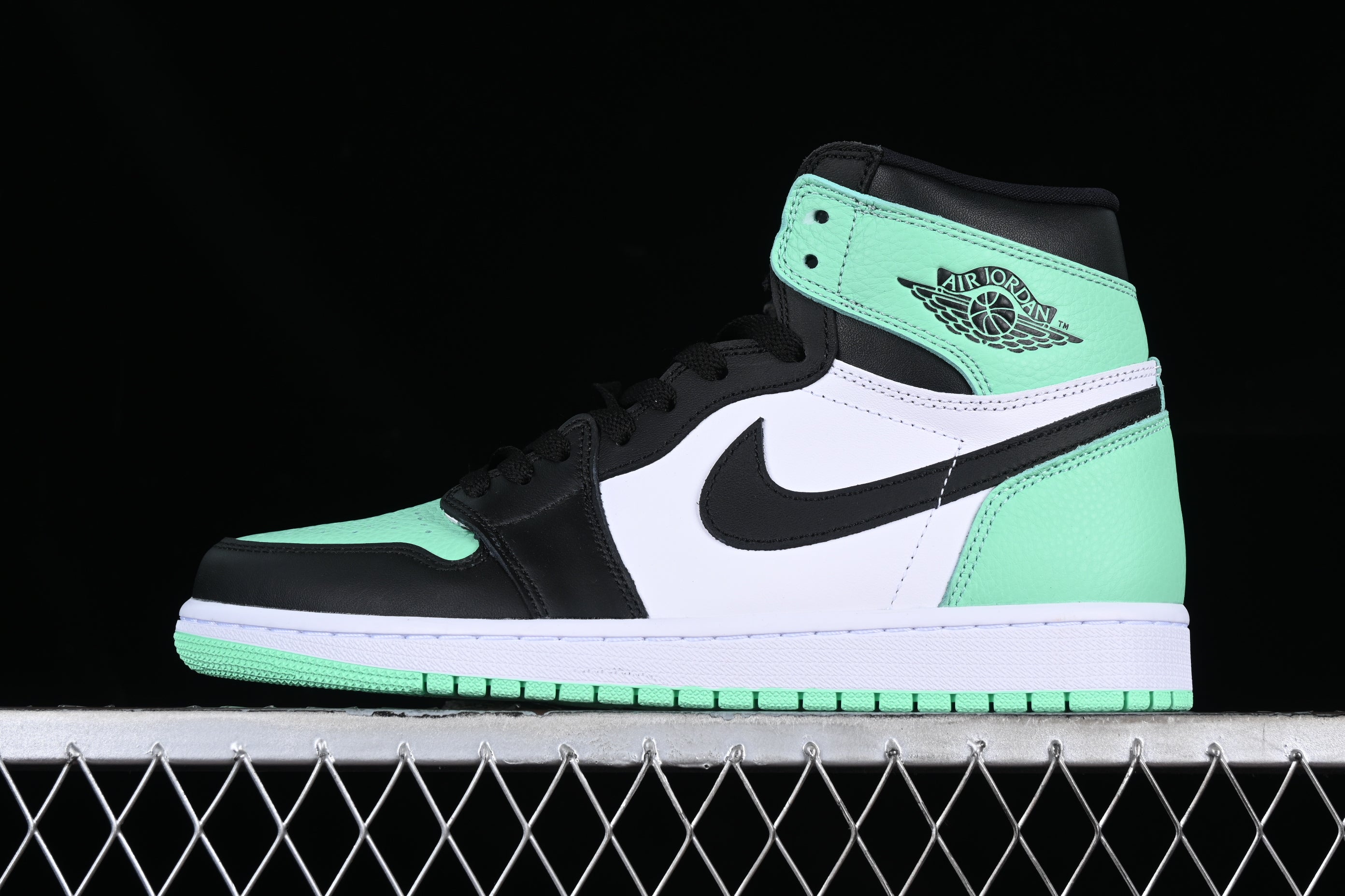 Air Jordan AJ1 High Green Glow - Main Image