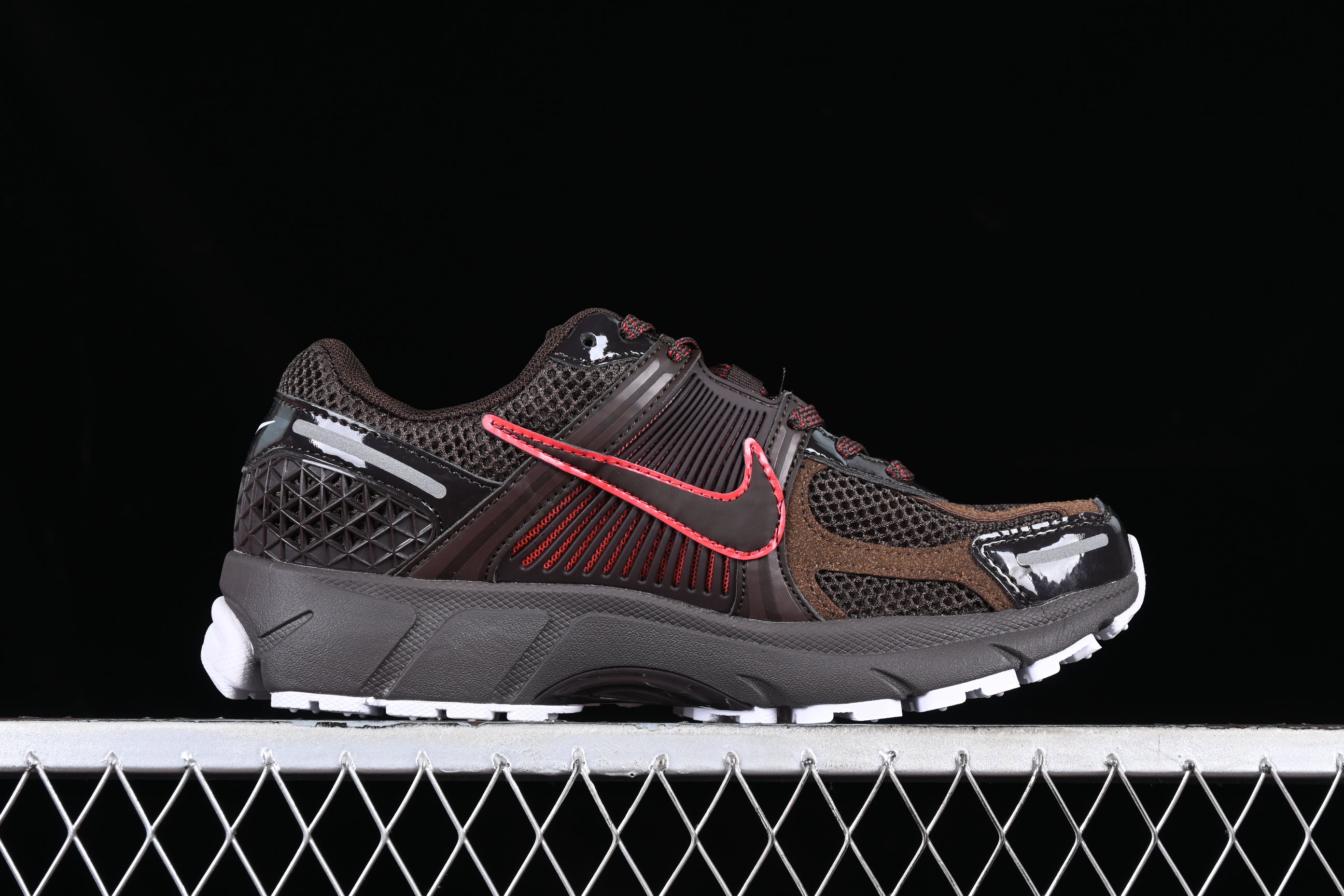 NikeUnisex Zoom Vomero 5 - Velvet Brown