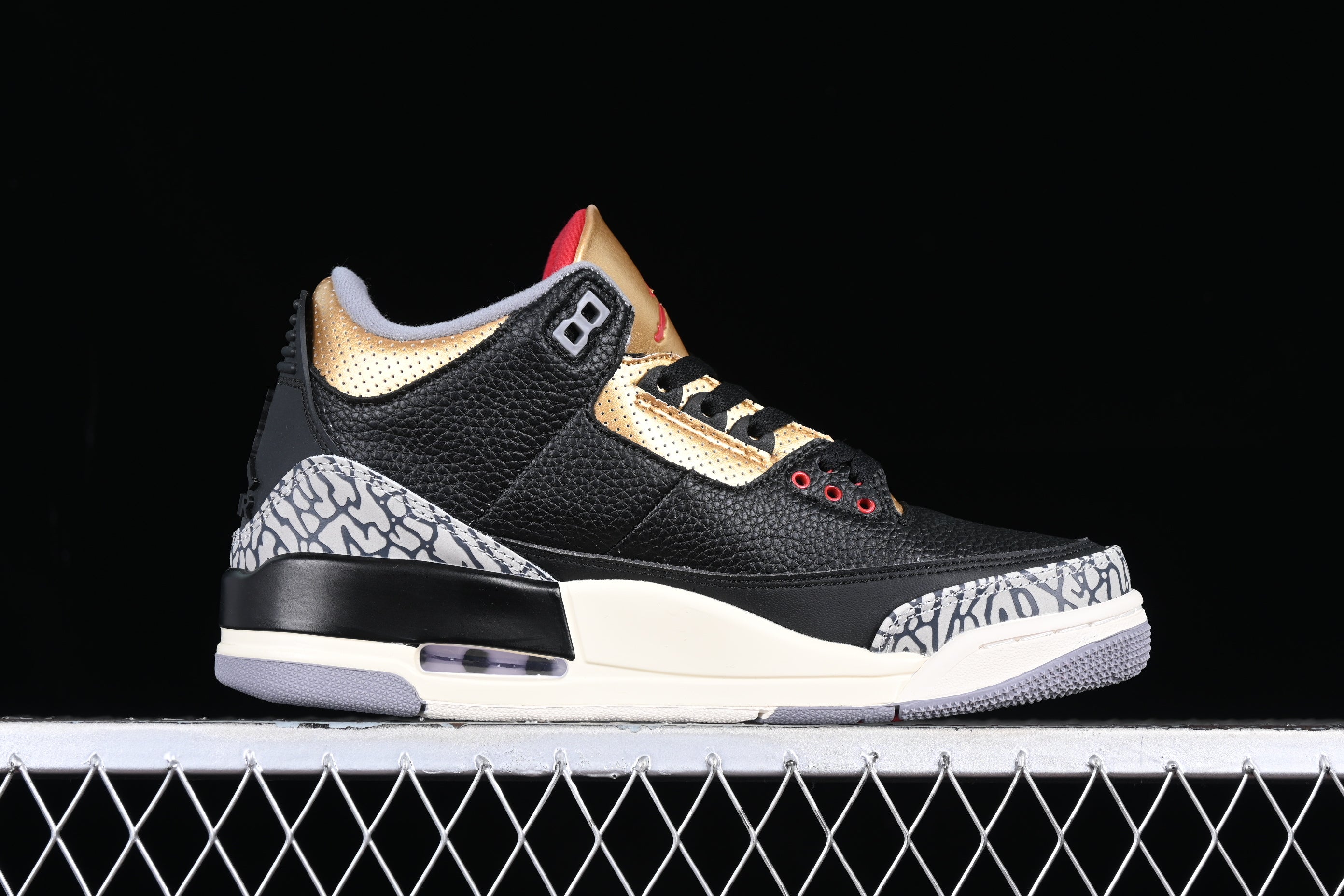 Air Jordan 3 AJ3 - Black/Gold