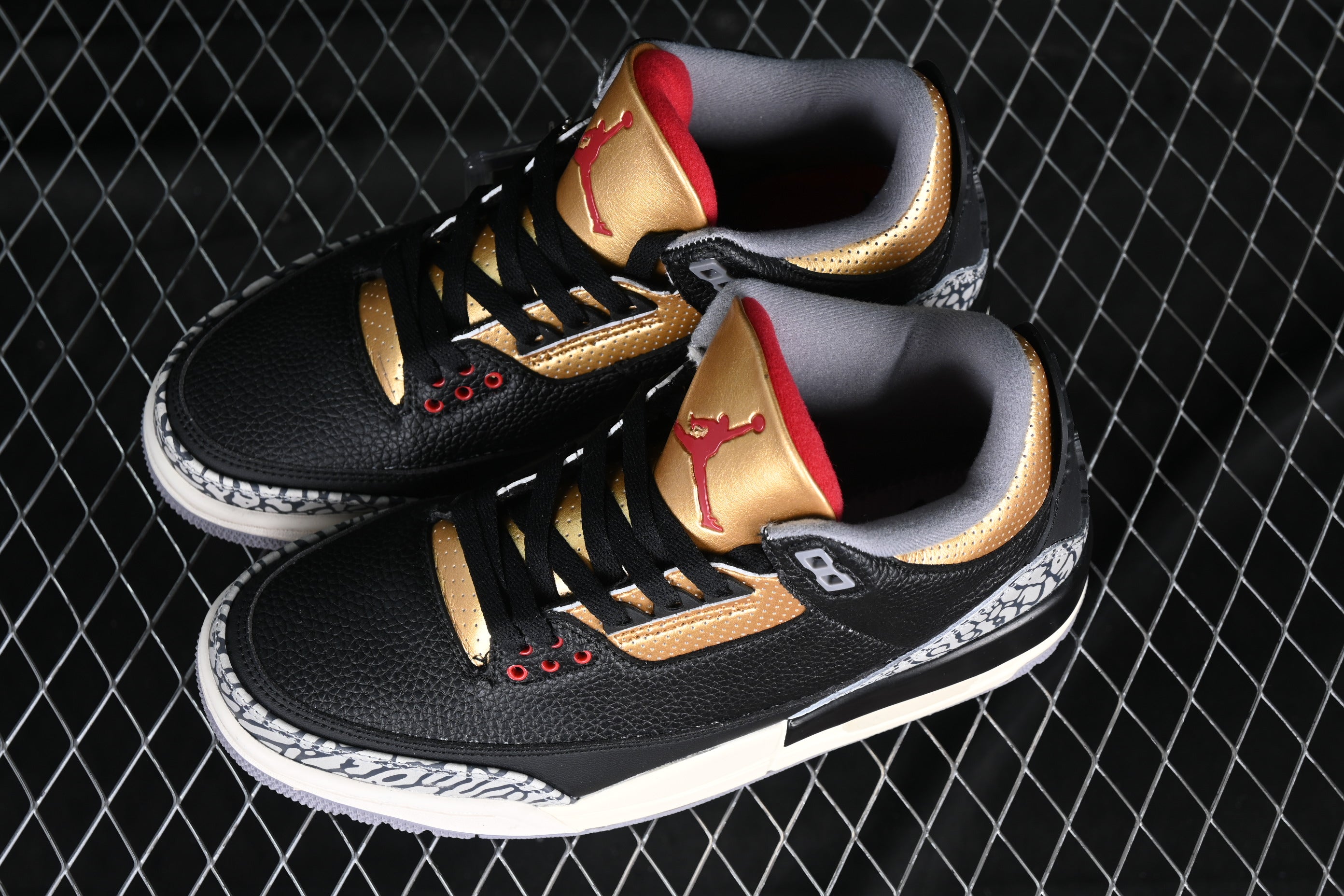 Air Jordan 3 AJ3 - Black/Gold