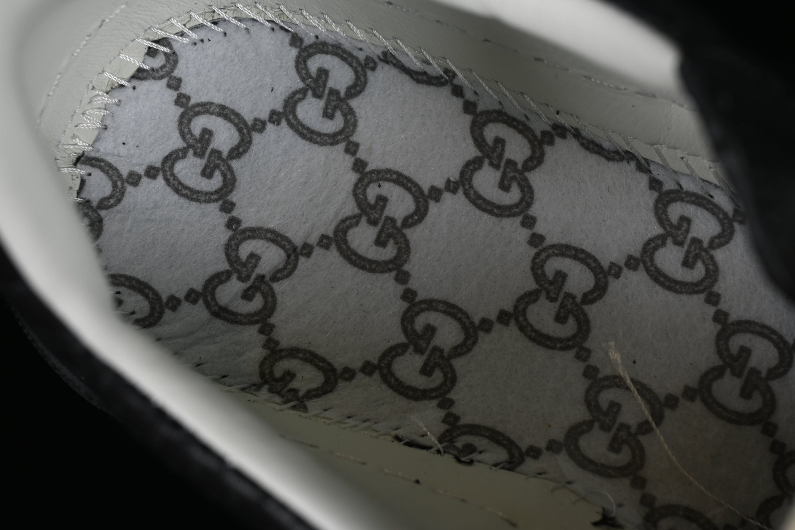 GucciUnisex GG Embossed - Black