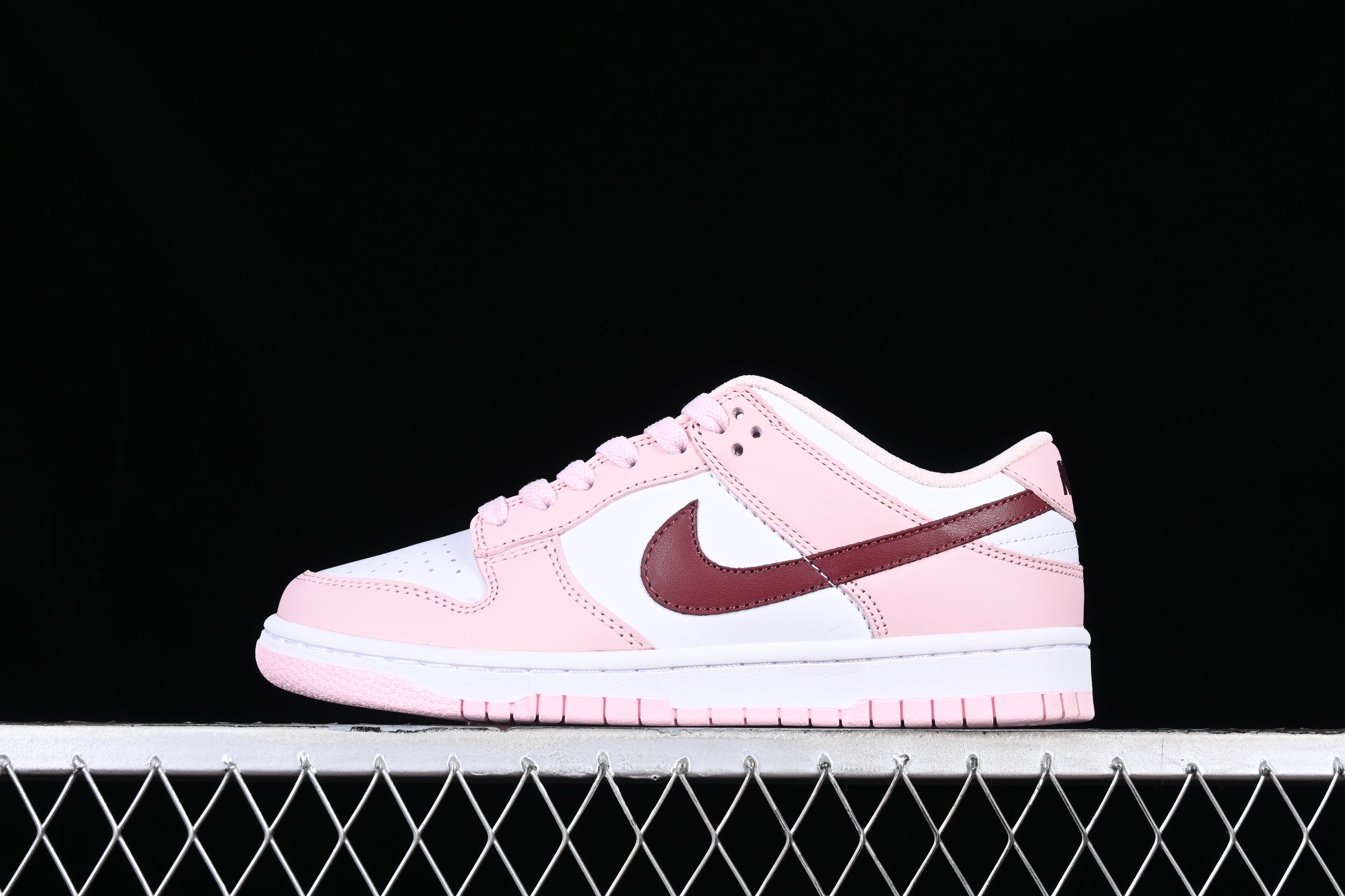 NikeUnisex SB Dunk Low - Pink Foam