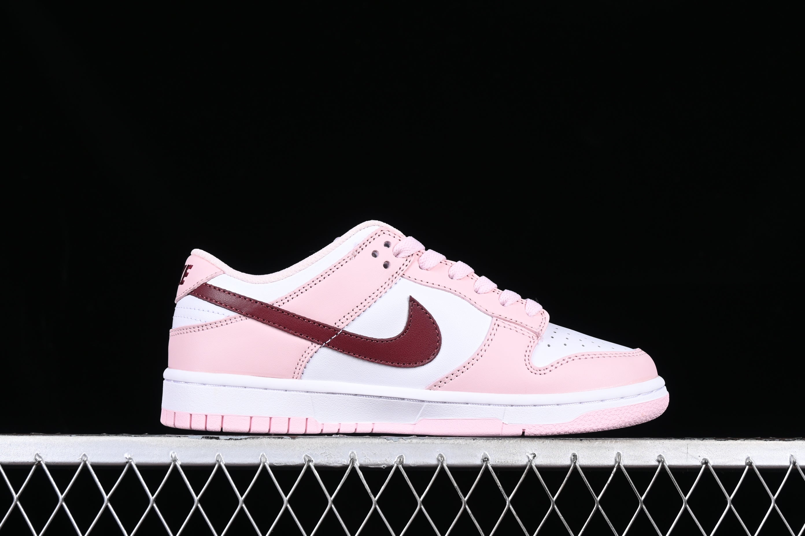 NikeUnisex SB Dunk Low - Pink Foam