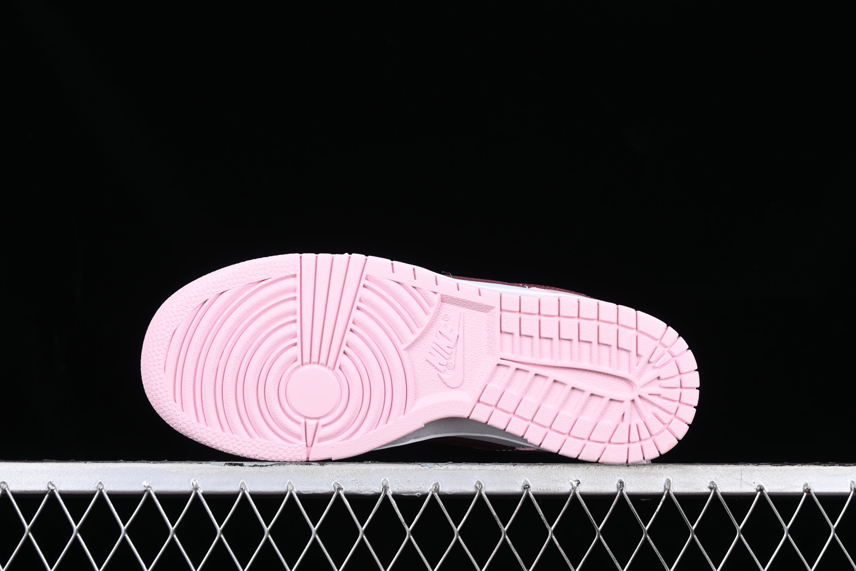 NikeUnisex SB Dunk Low - Pink Foam