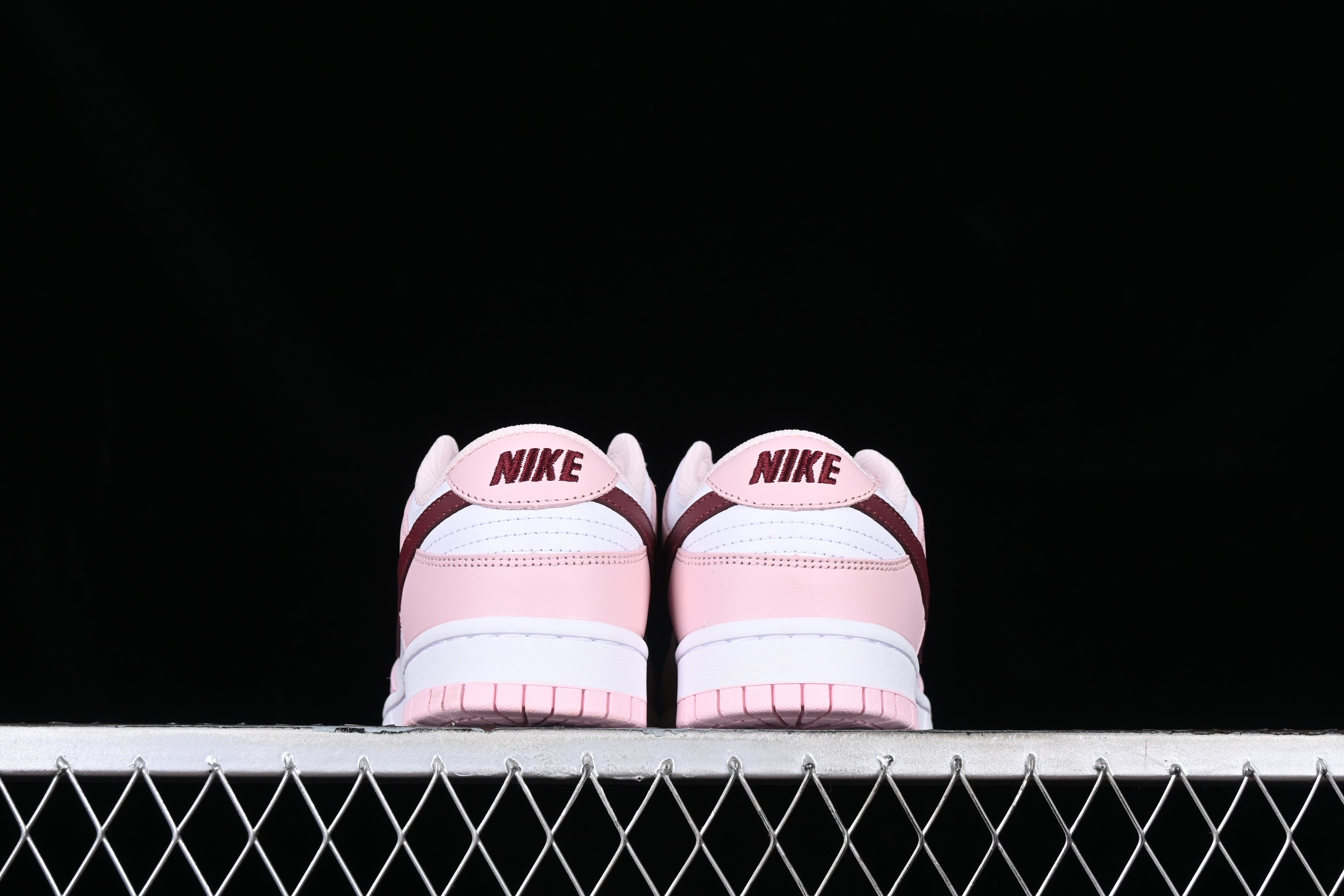 NikeUnisex SB Dunk Low - Pink Foam