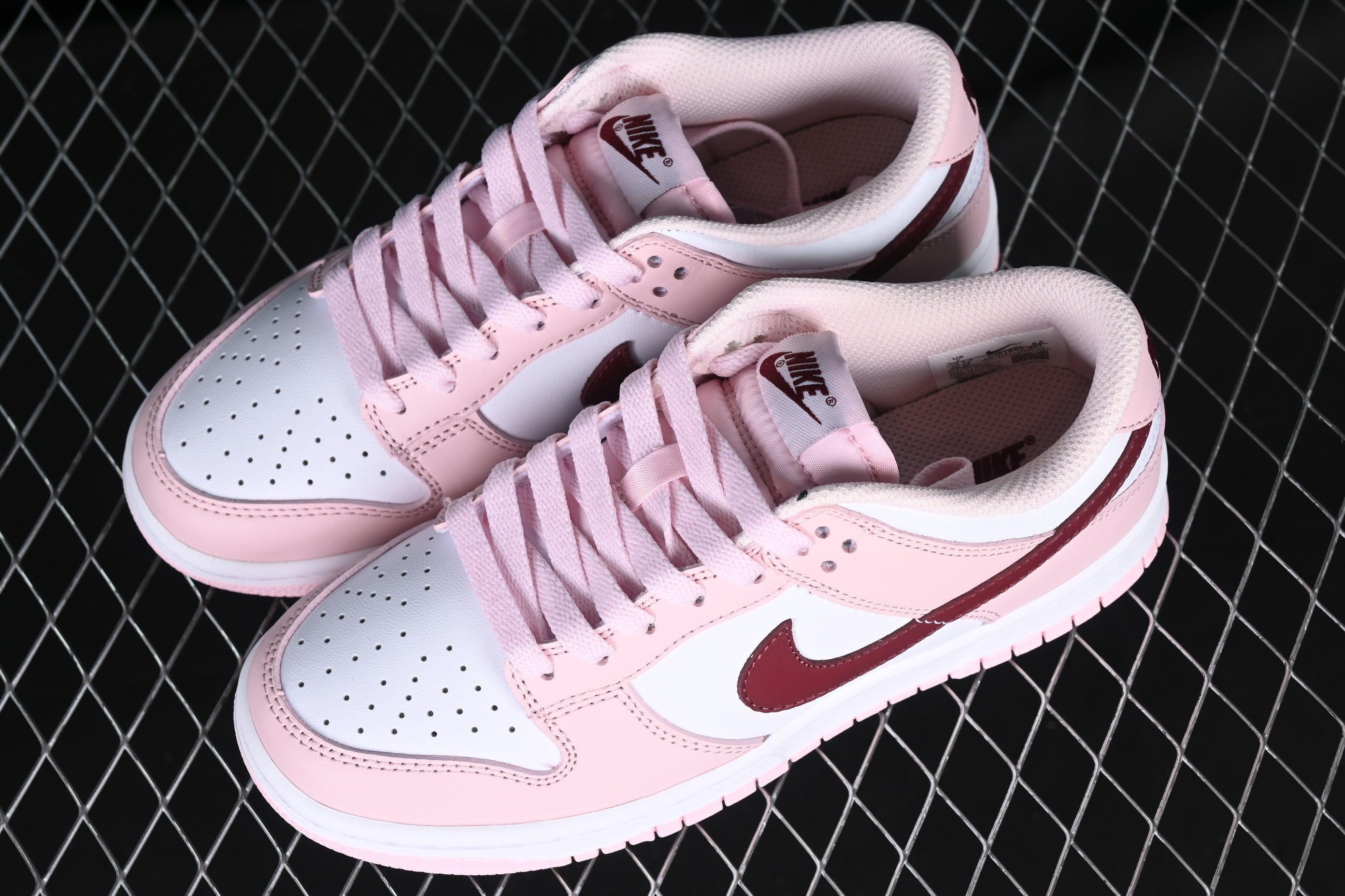 NikeUnisex SB Dunk Low - Pink Foam