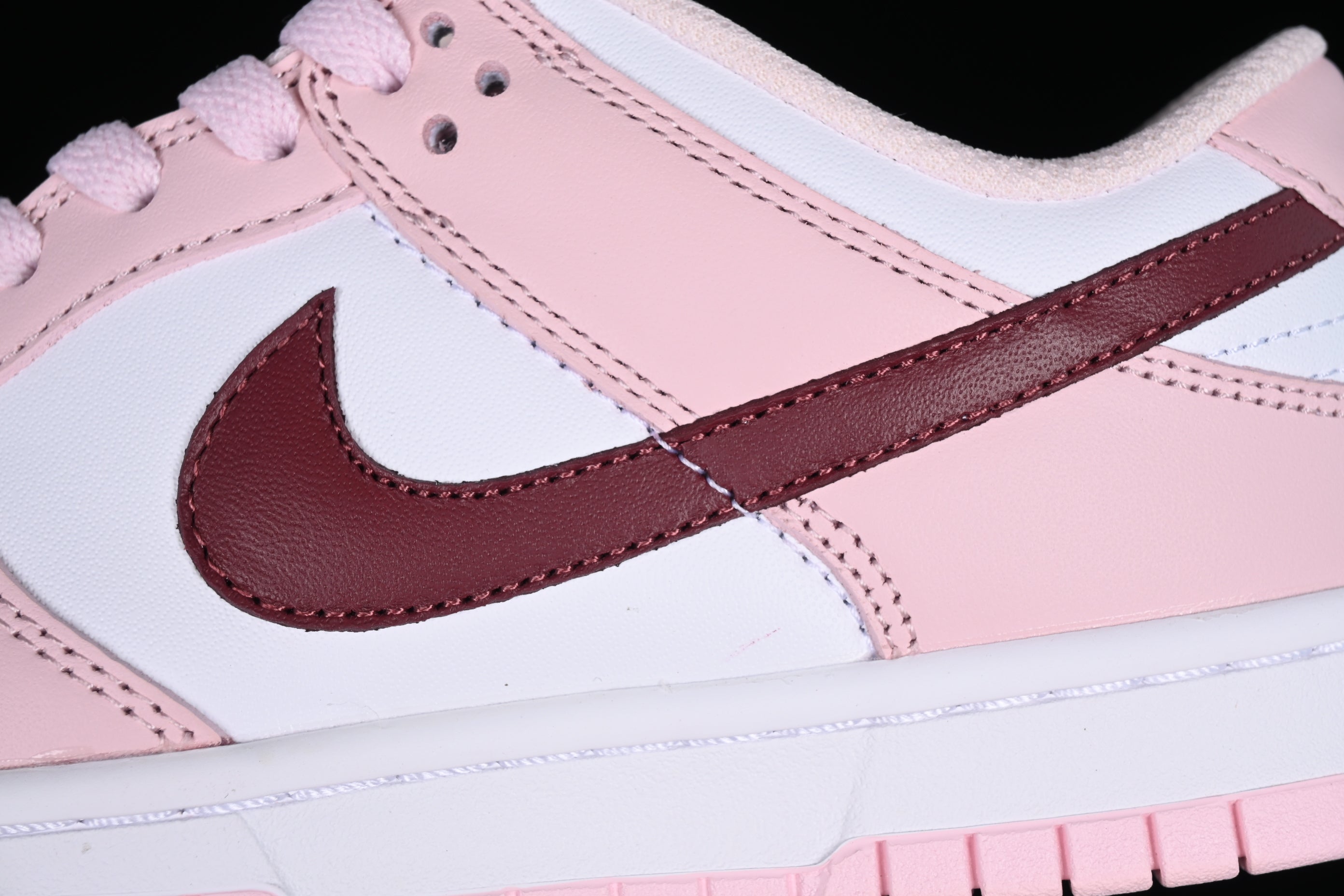 NikeUnisex SB Dunk Low - Pink Foam