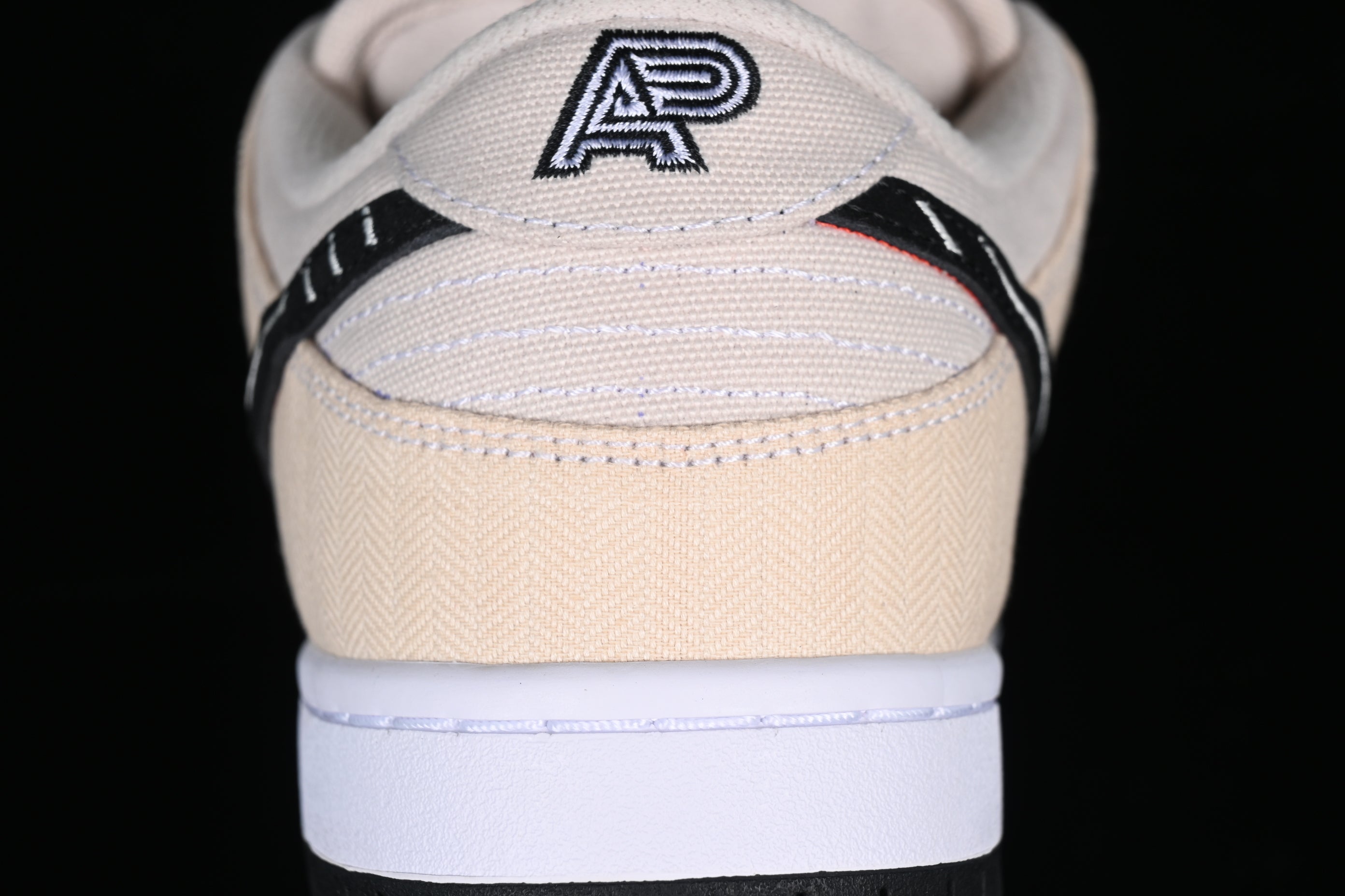 NikeSB Dunk Low - Albino preto