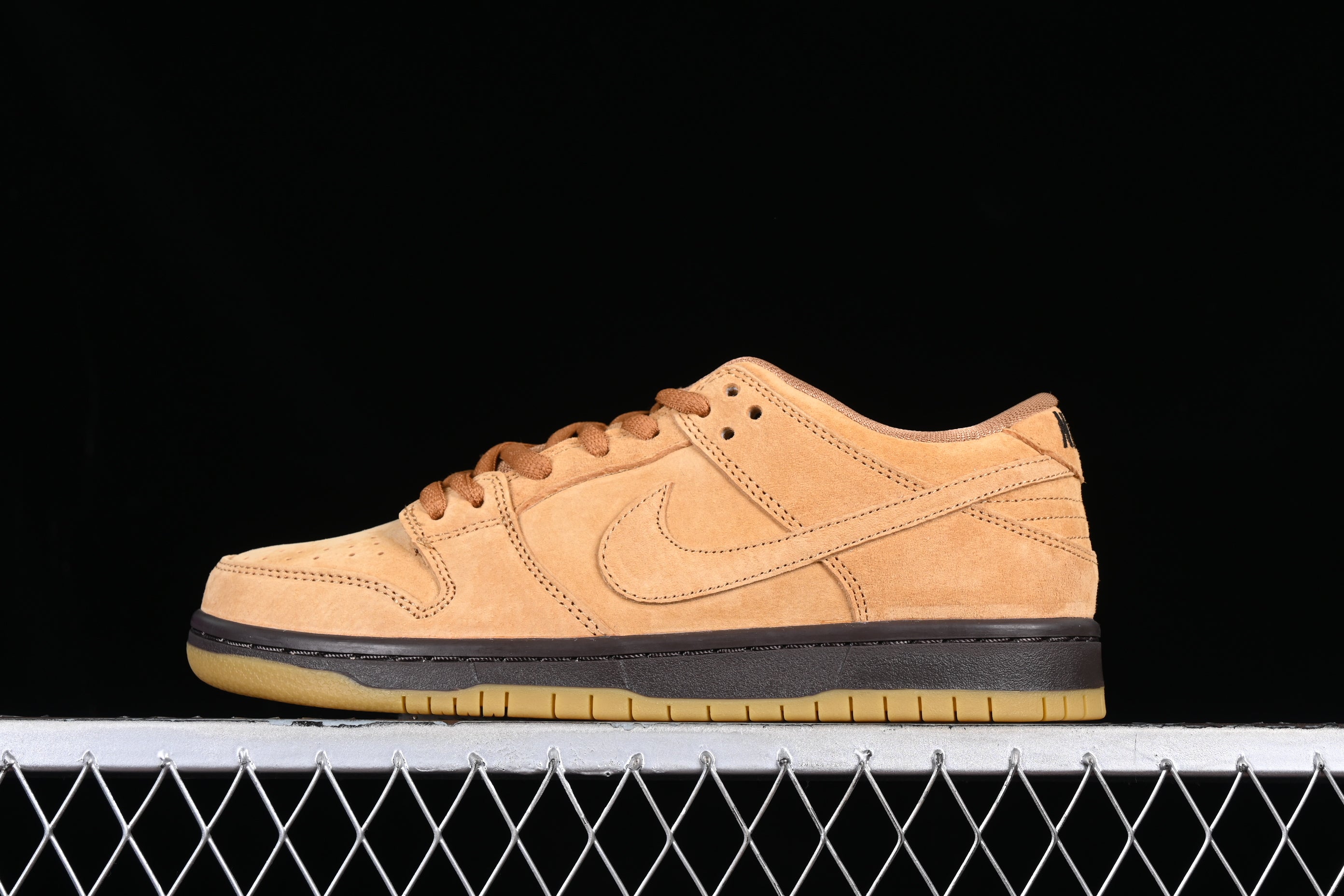 NikeUnisex SB Dunk Low - Wheat